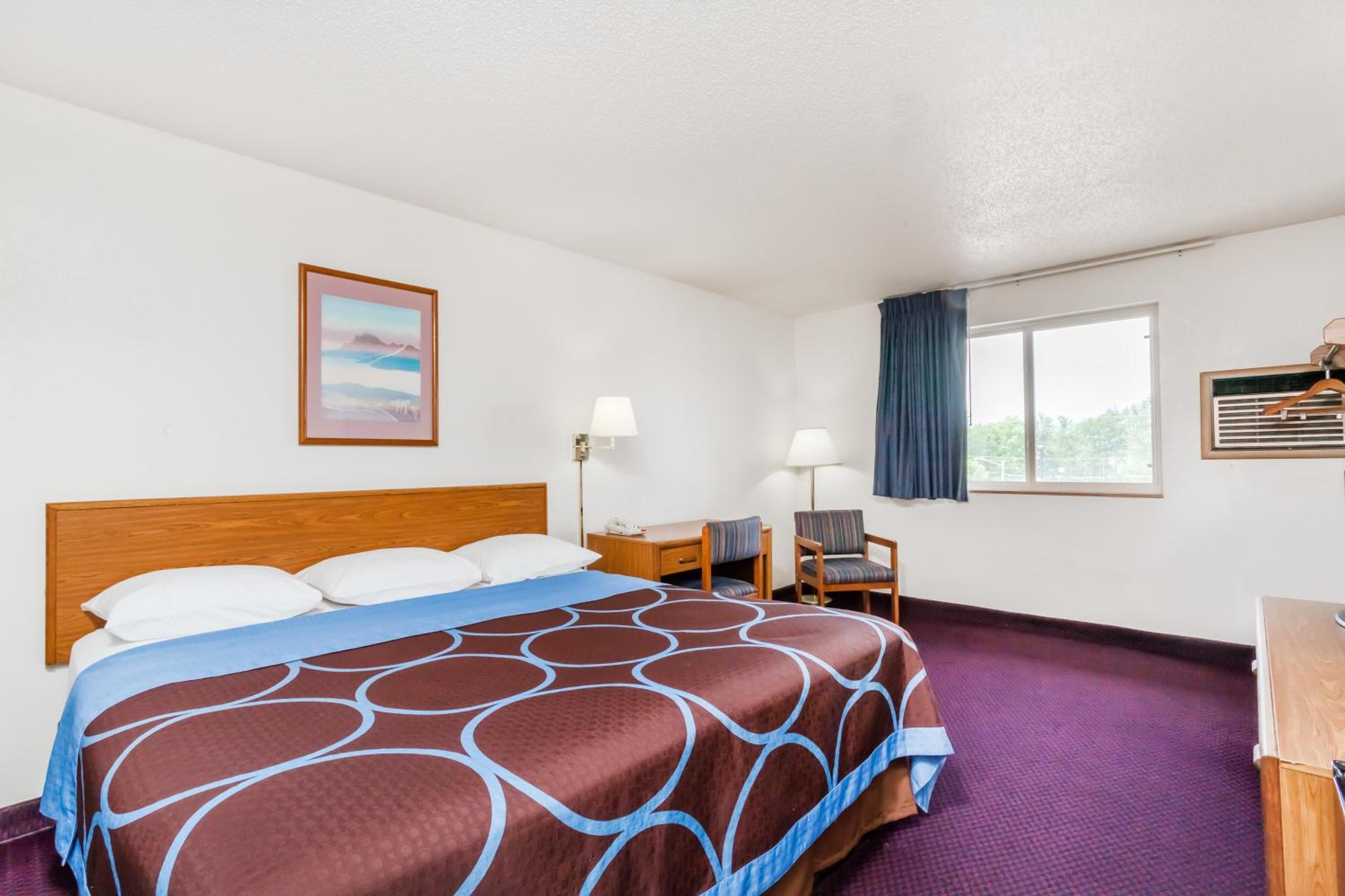 King Room - Non-Smoking - Photo 5