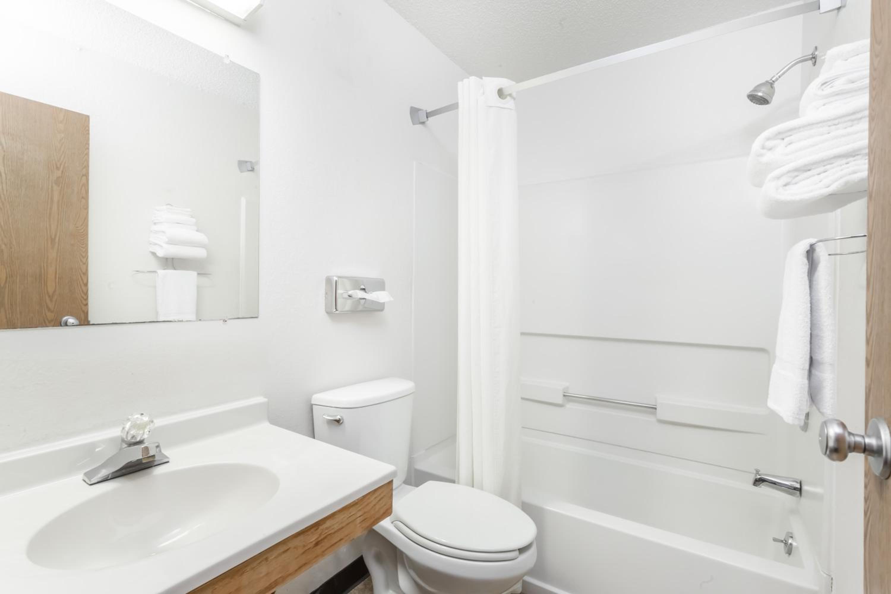 Standard Double Room - Non-Smoking - Photo 3