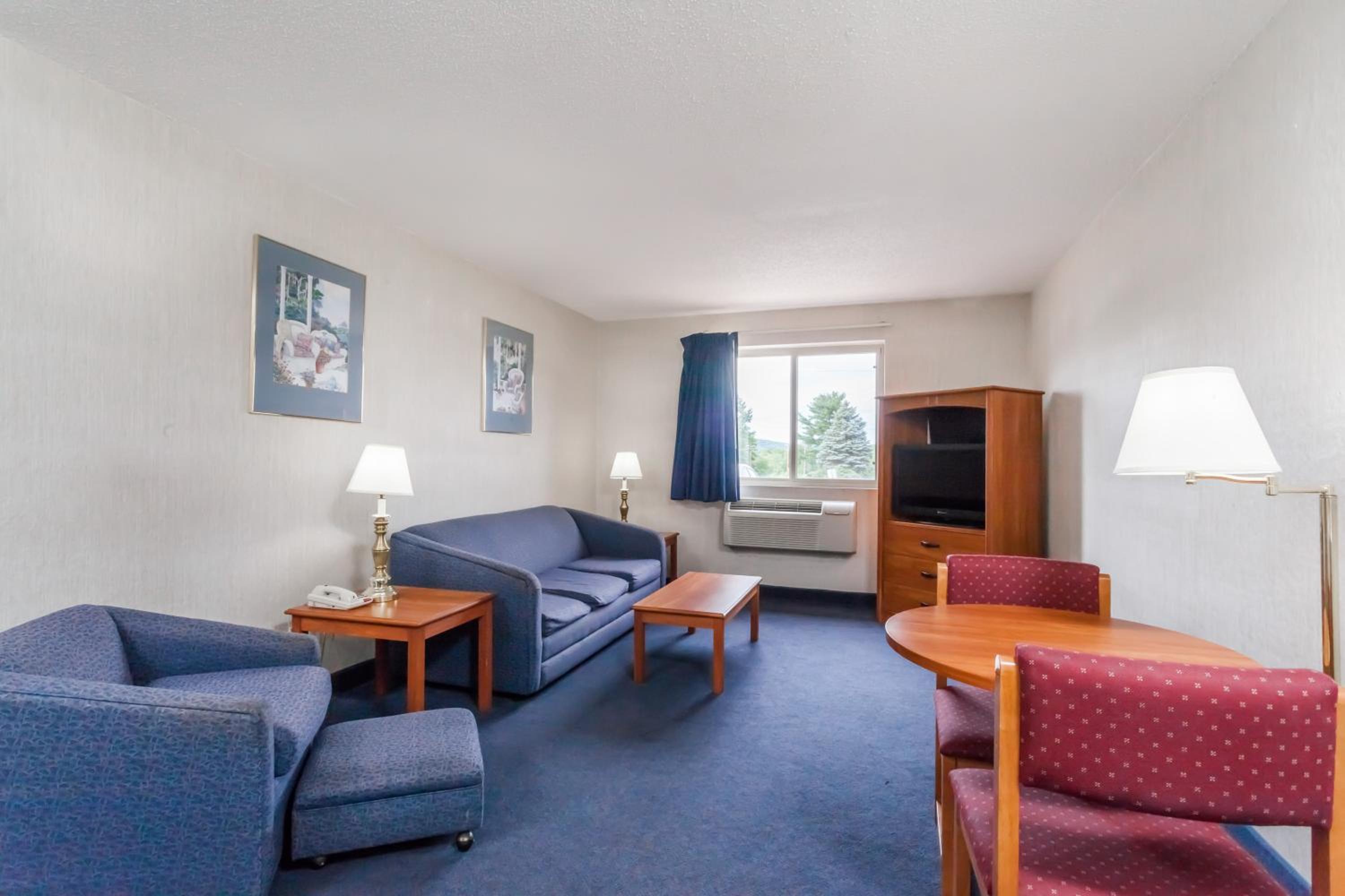 One-Bedroom King Suite - Non-Smoking - Photo 2