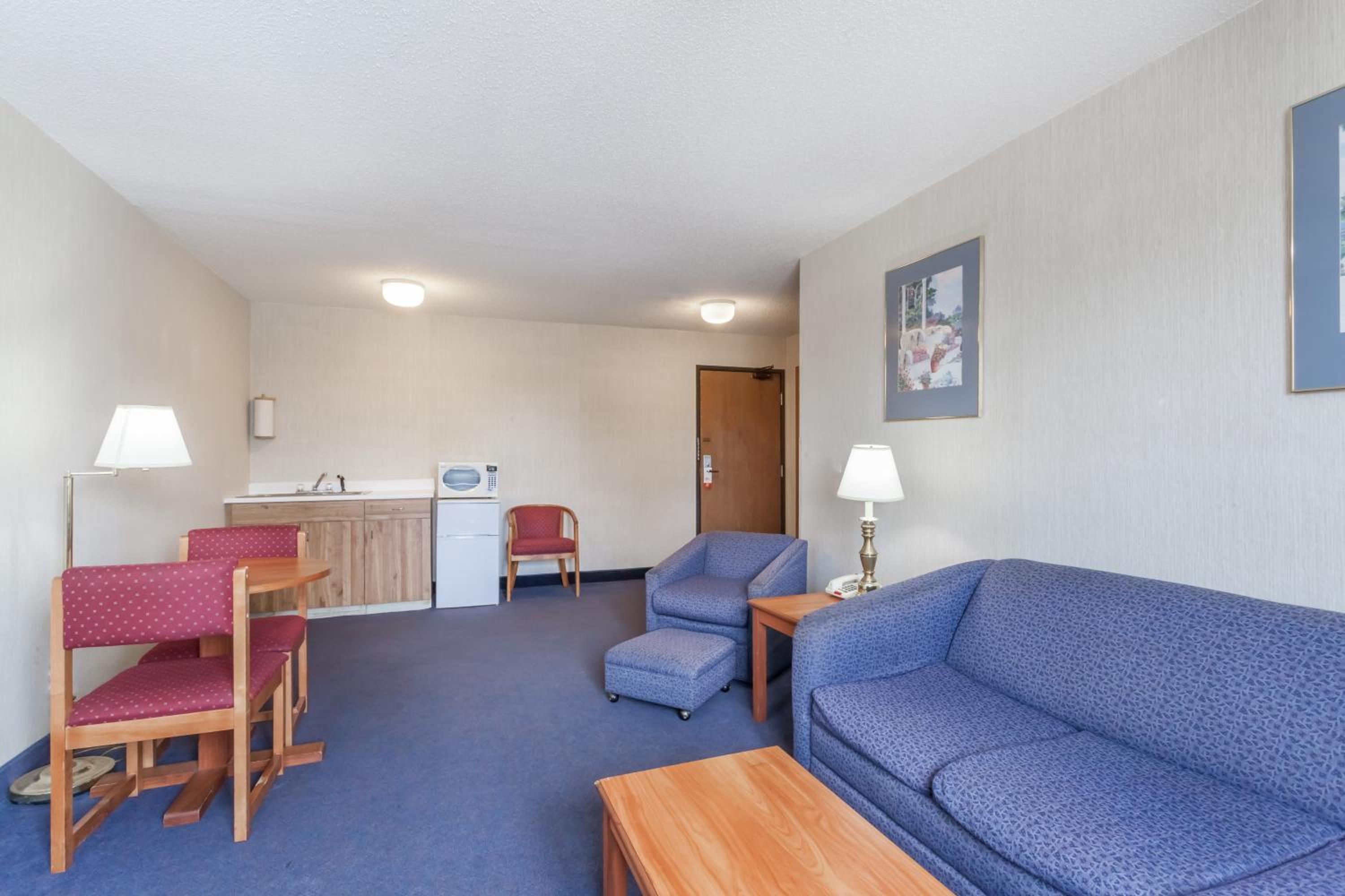 One-Bedroom King Suite - Non-Smoking - Photo 1