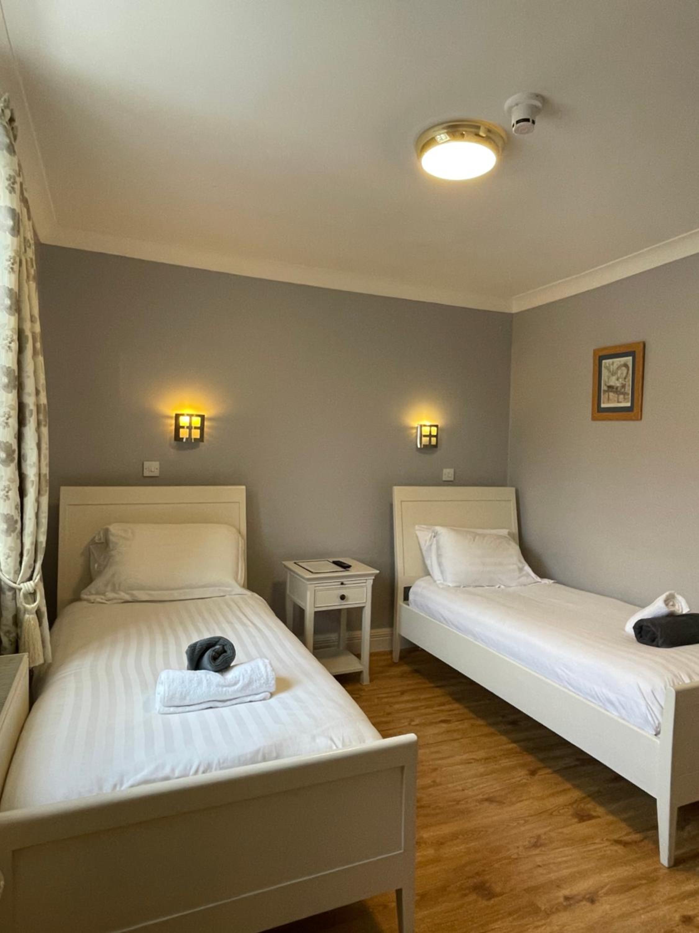Twin Room with Shower