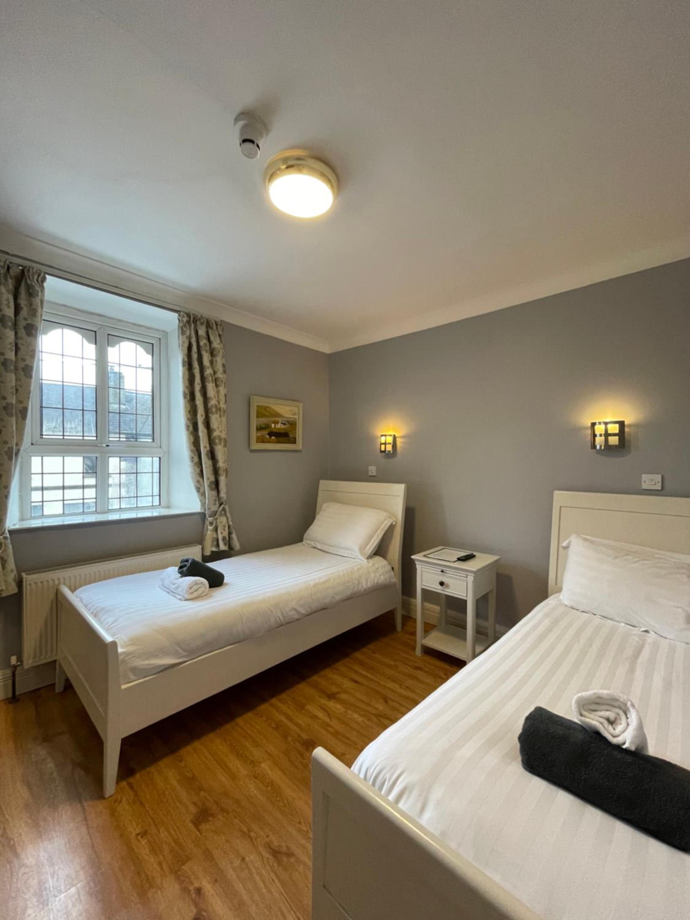 Twin Room with Shower