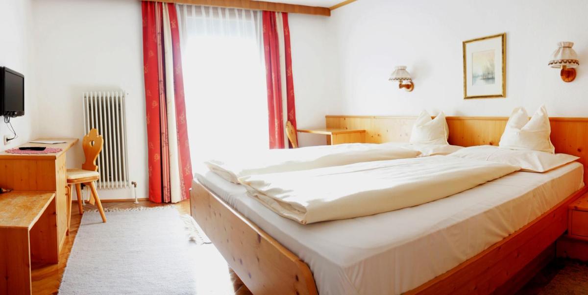 Double Room with Balcony and Mountain View photo 3
