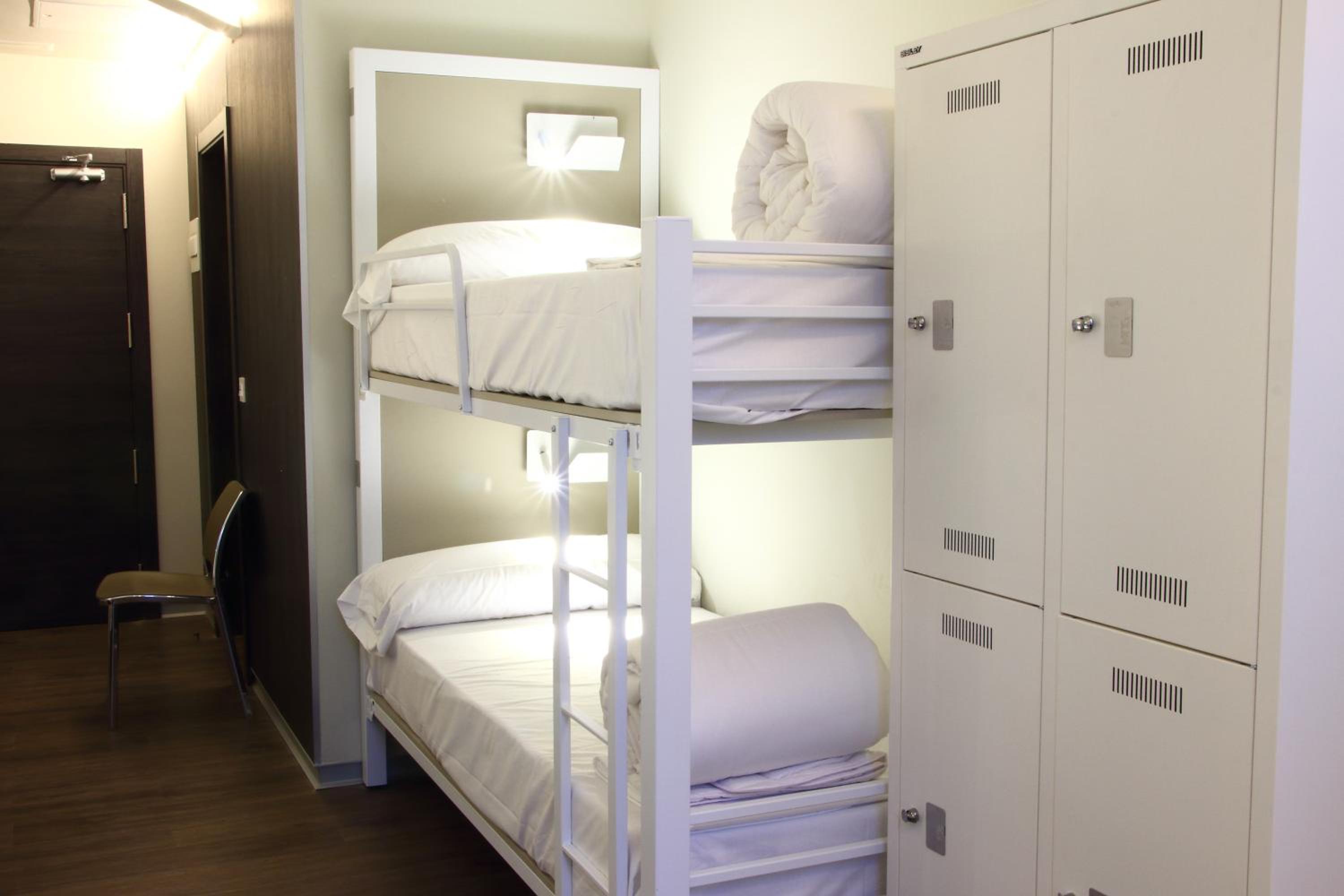 Litera Deluxe en Habitación Compartida Mixta de 4, 6 u 8 camas con Baño Privado.