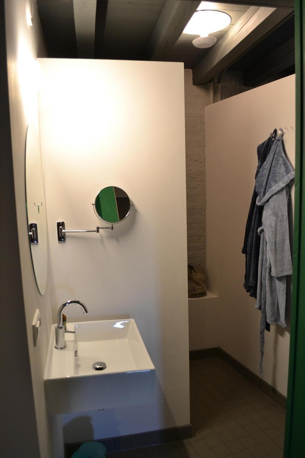 Deluxe Double Room with Private Bathroom - Photo 7