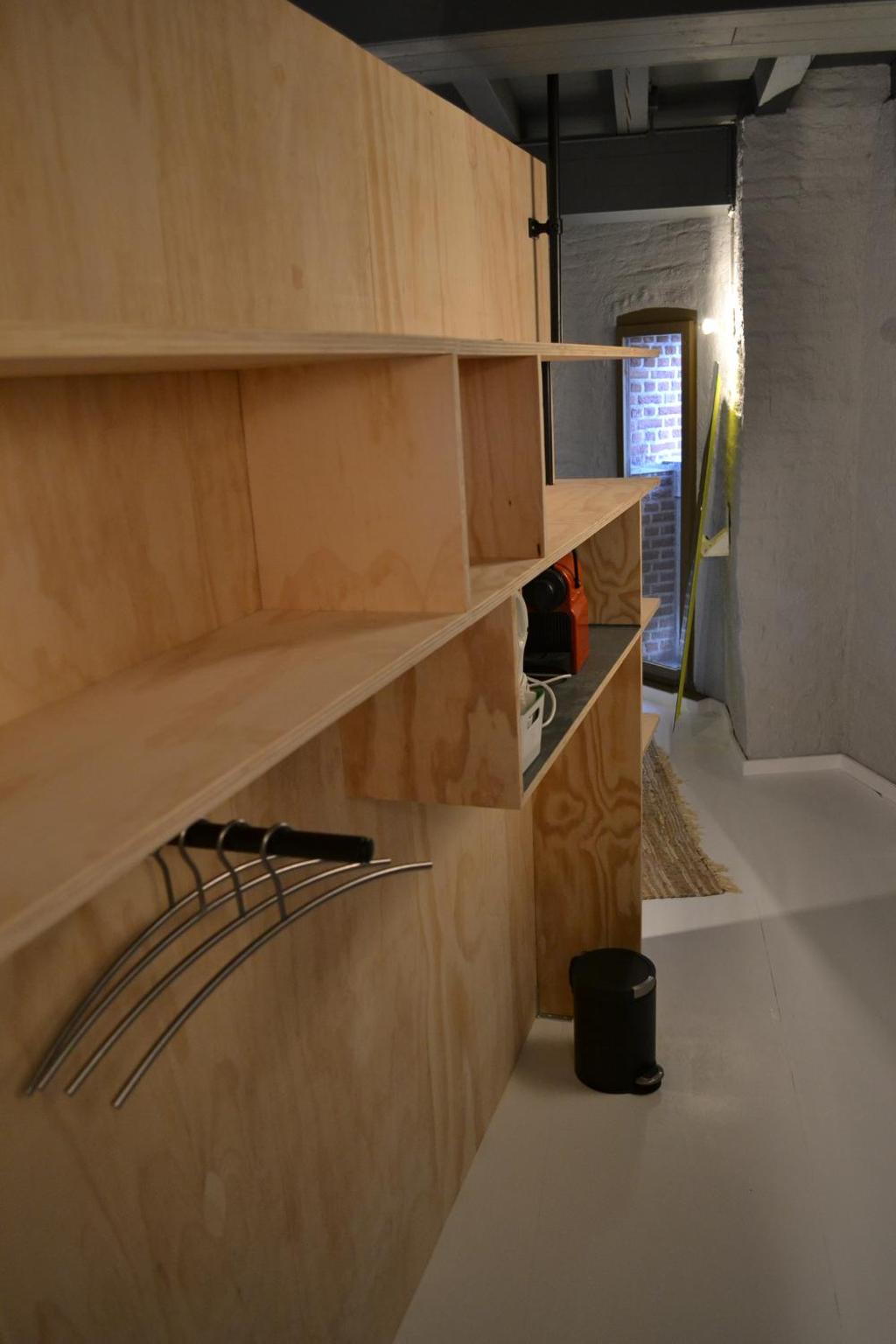 Deluxe Double Room with Private Bathroom - Photo 8