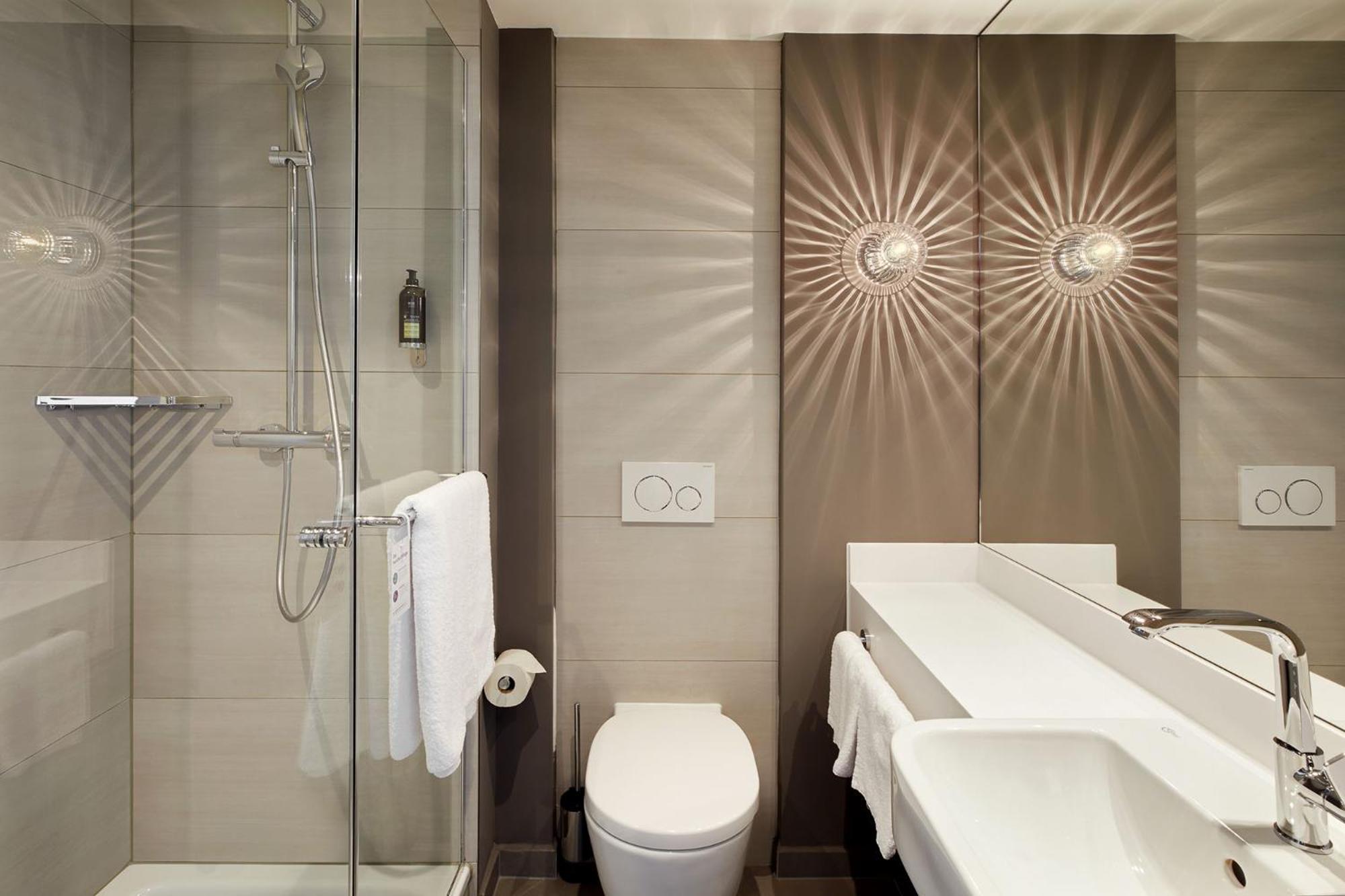 Standard Double Room - Photo 7