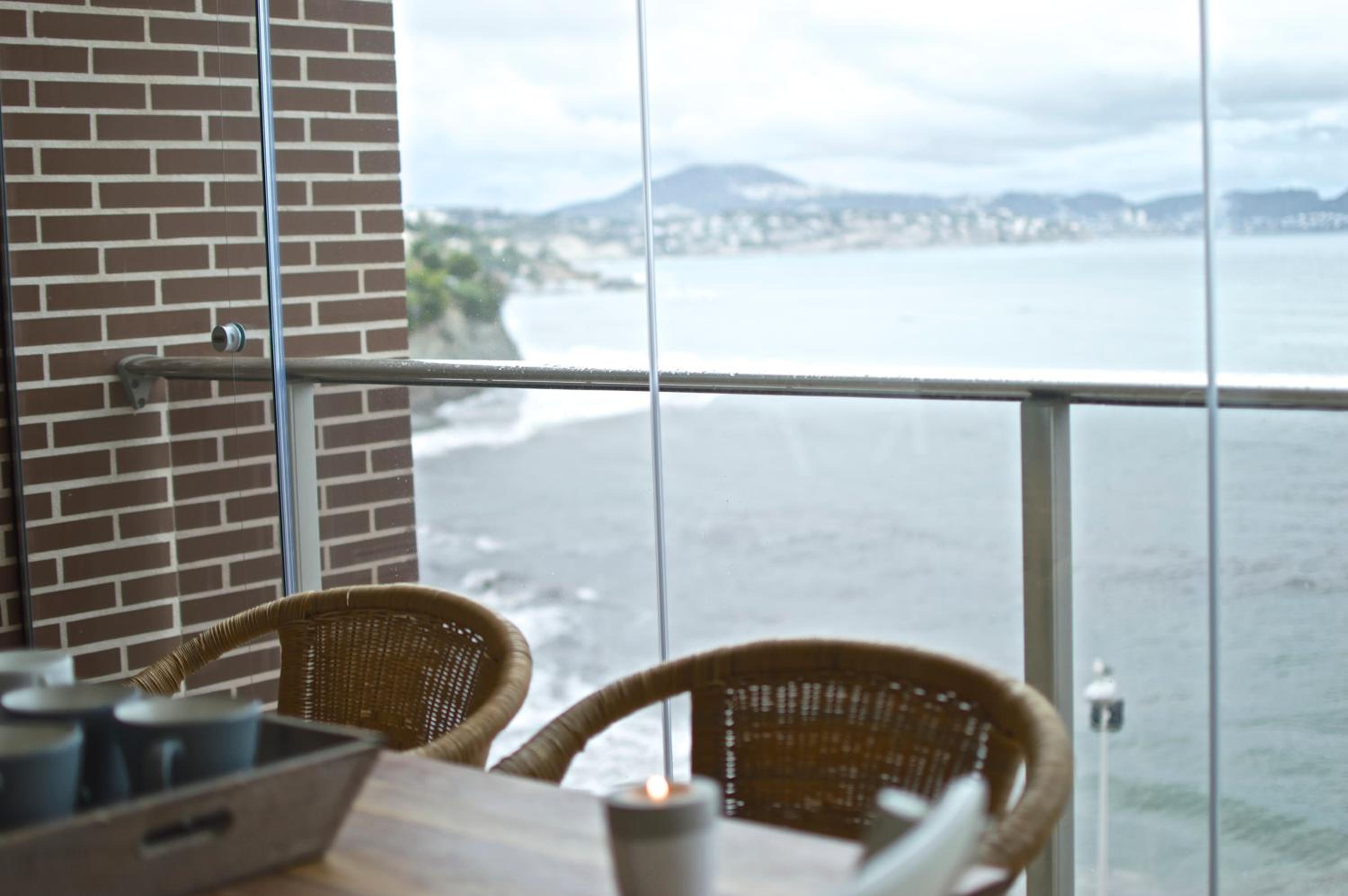  One-Bedroom Apartment with Sea View ( 2 Adults+ 2 Children) 4C