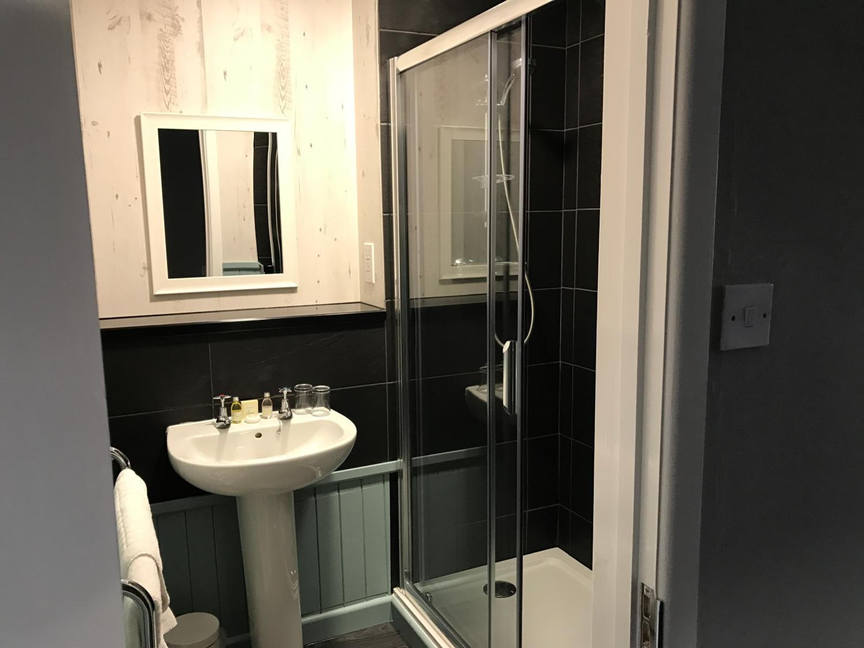 Double Room - Photo 8