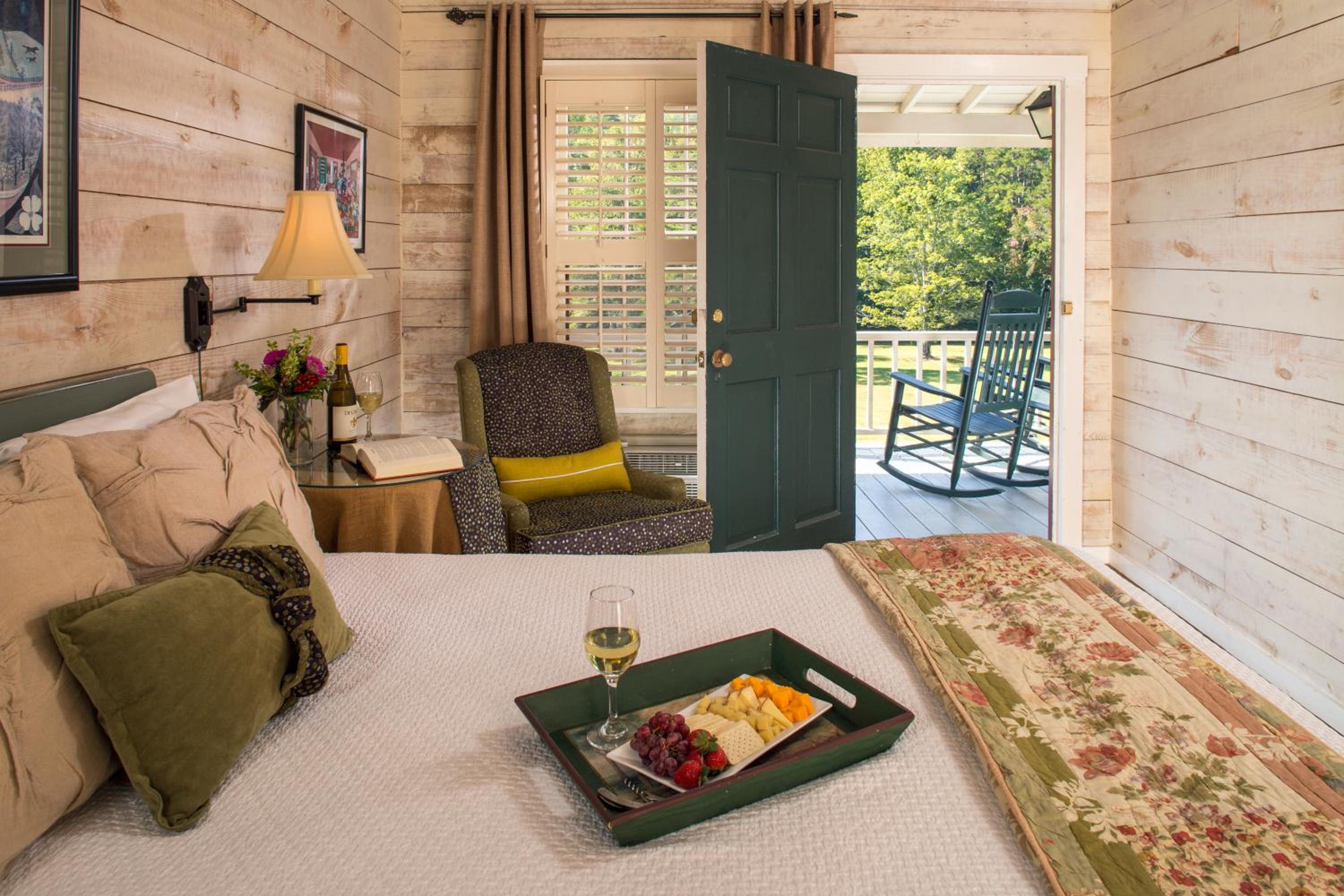 Deluxe Queen Room