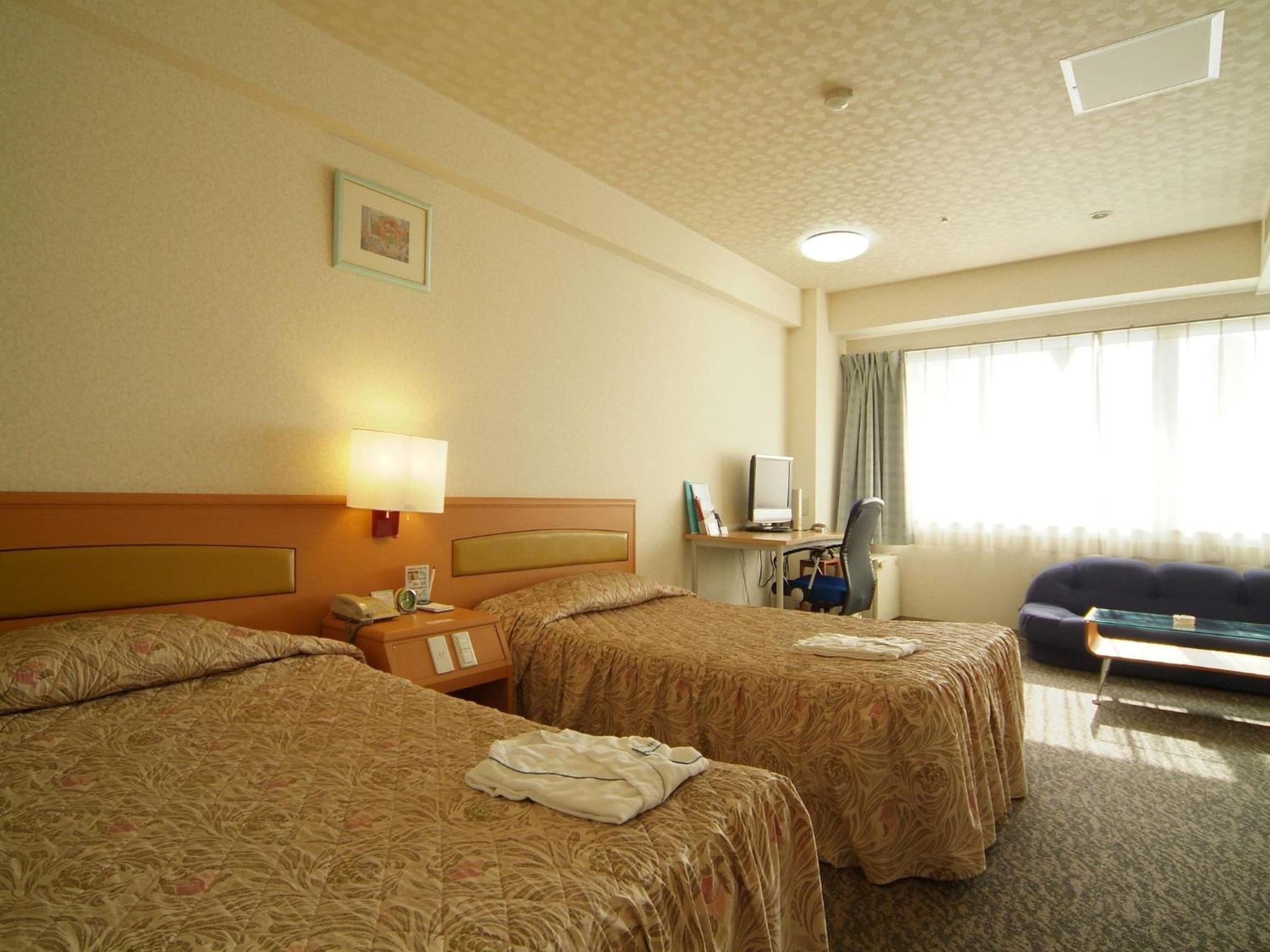 Deluxe Twin Room with Extrabed - Non-Smoking - Photo 4