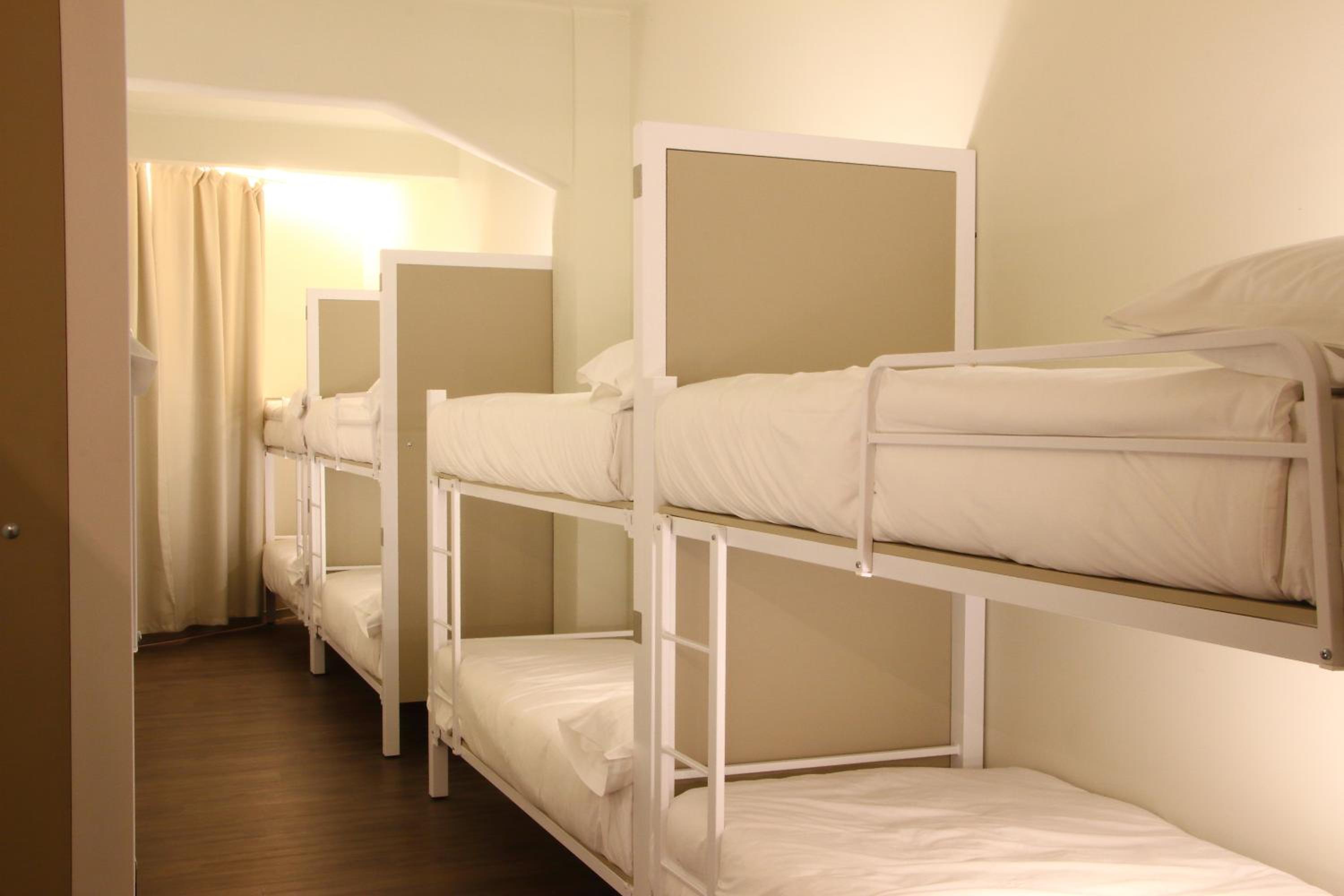 Peregrino - Litera en Dormitorio Mixto de 18 Camas con Baño Compartido.