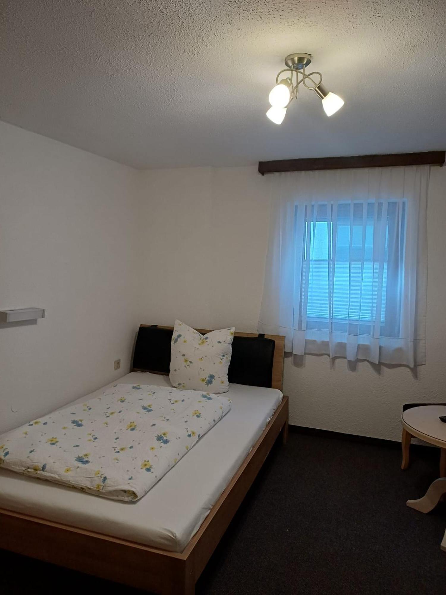 Single Room with Shared Shower and Toilet photo 2