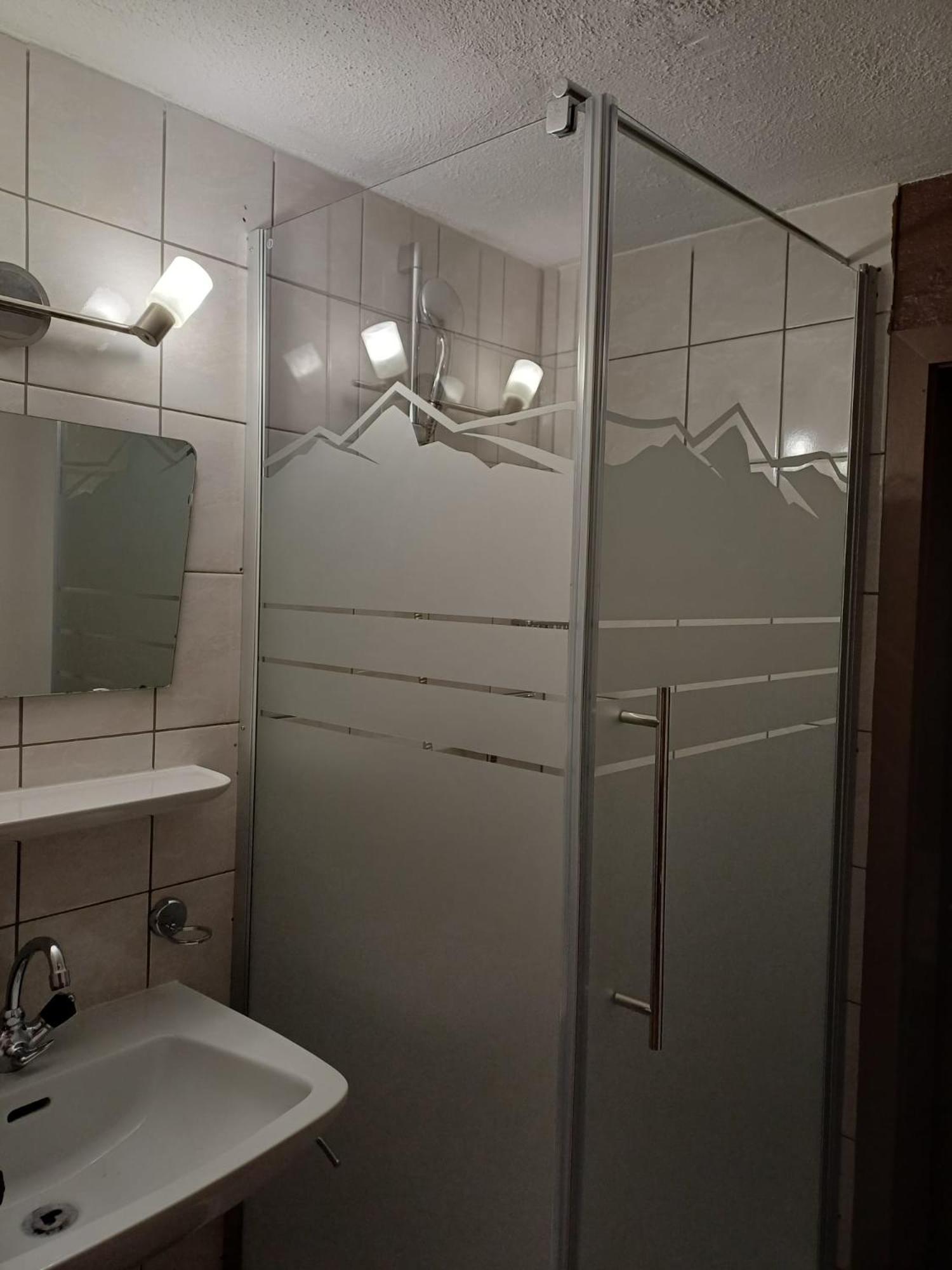 Single Room with Shared Shower and Toilet photo 1