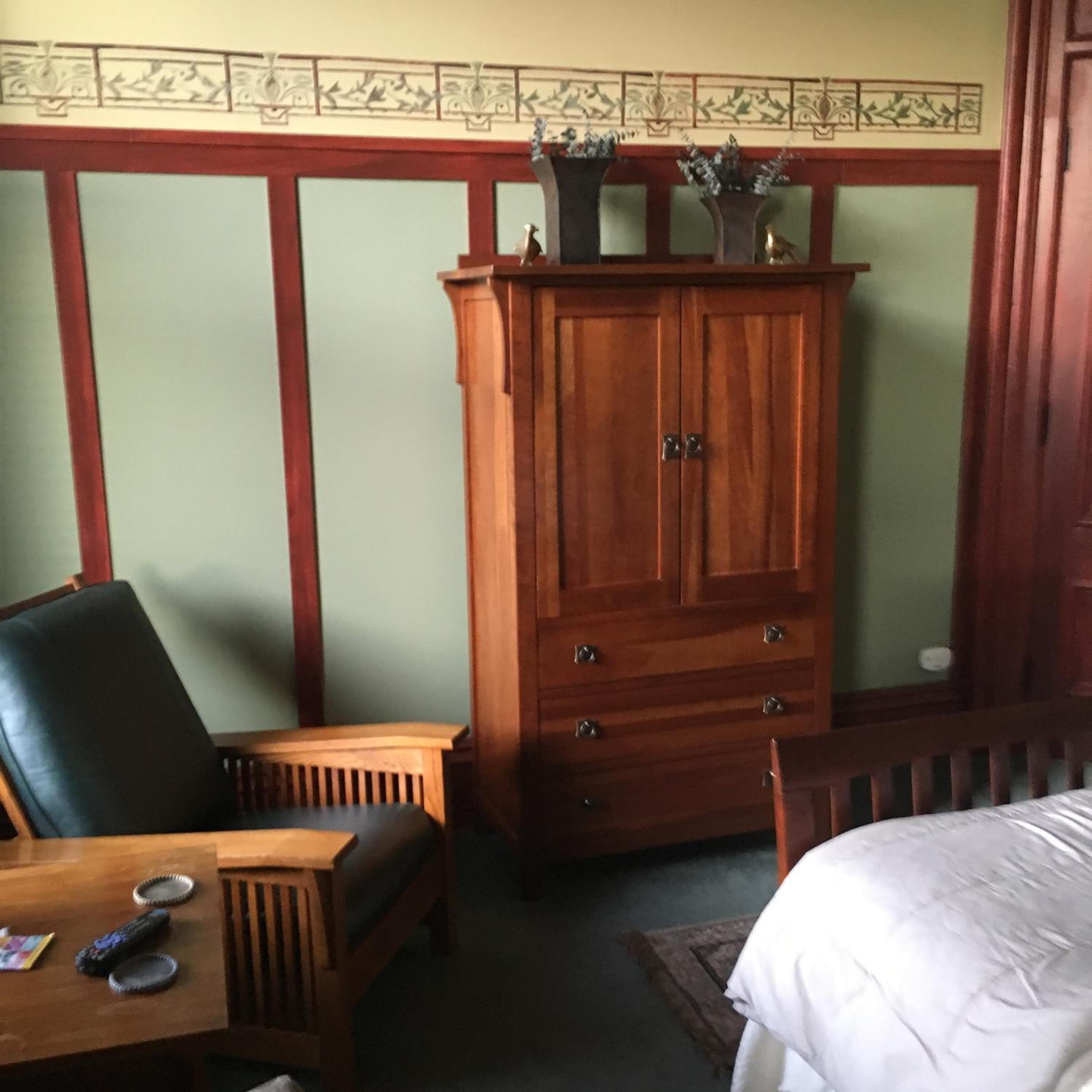 Deluxe Queen Suite photo 1
