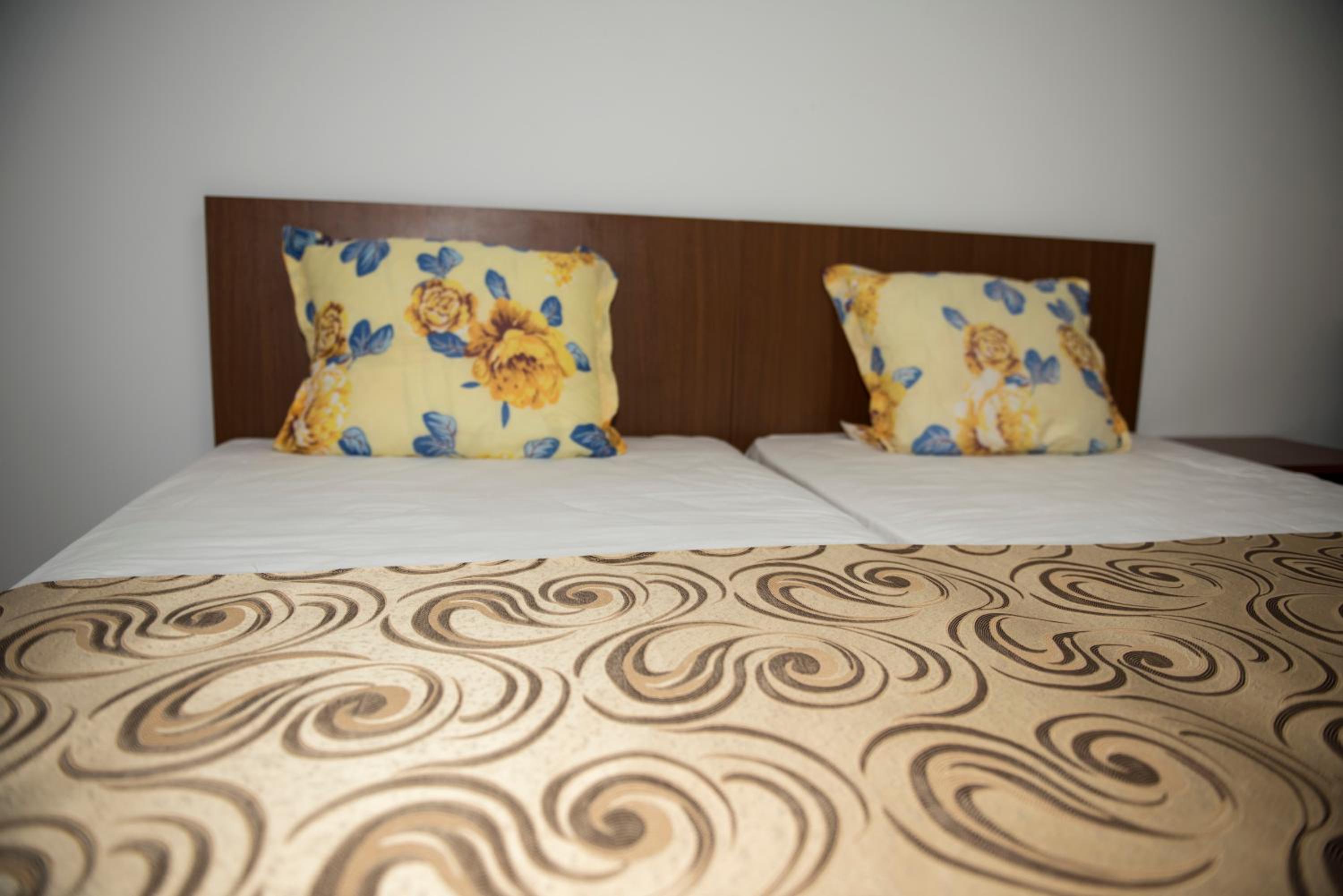 Twin Room with Private Bathroom photo 3