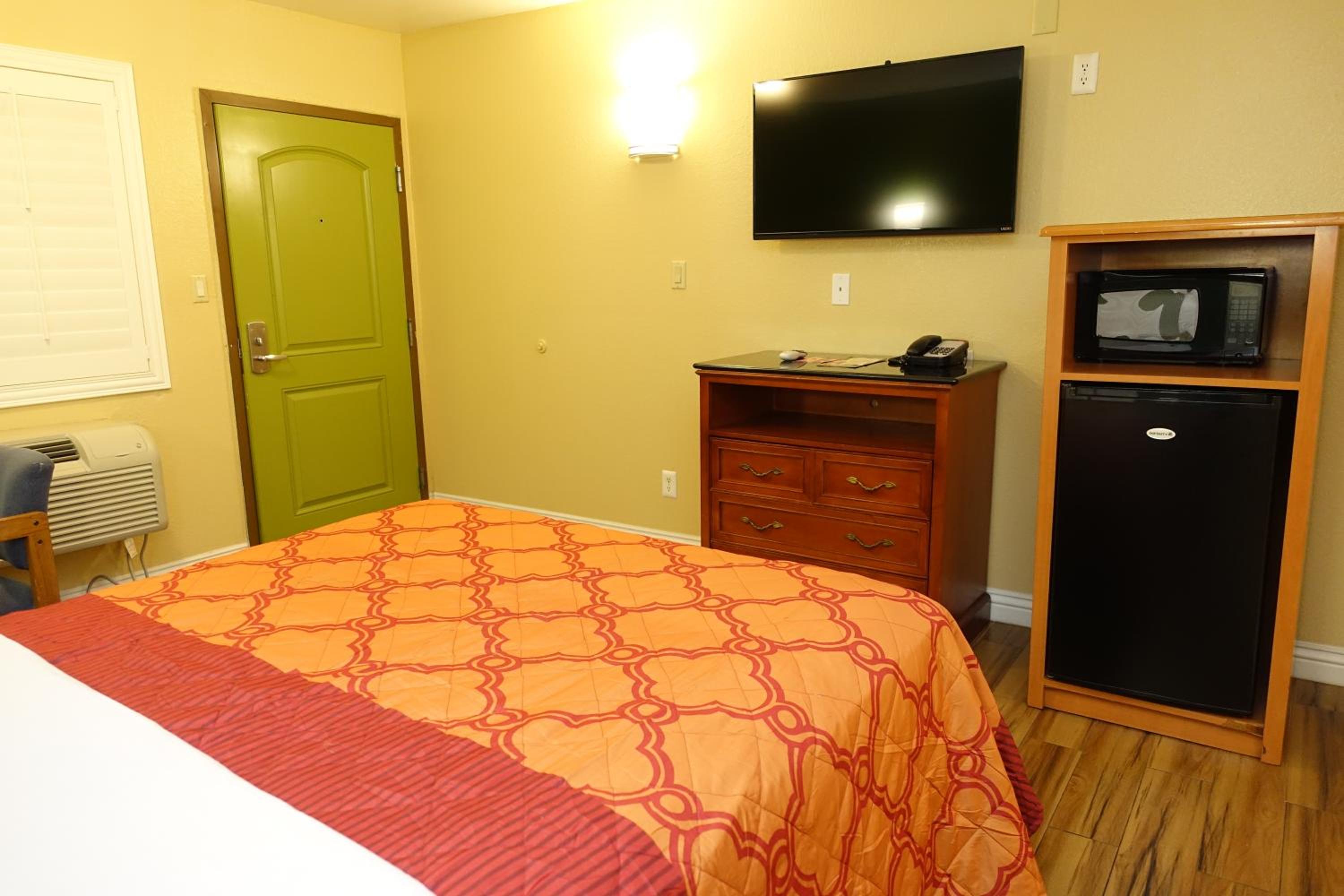Deluxe Queen Room photo 3
