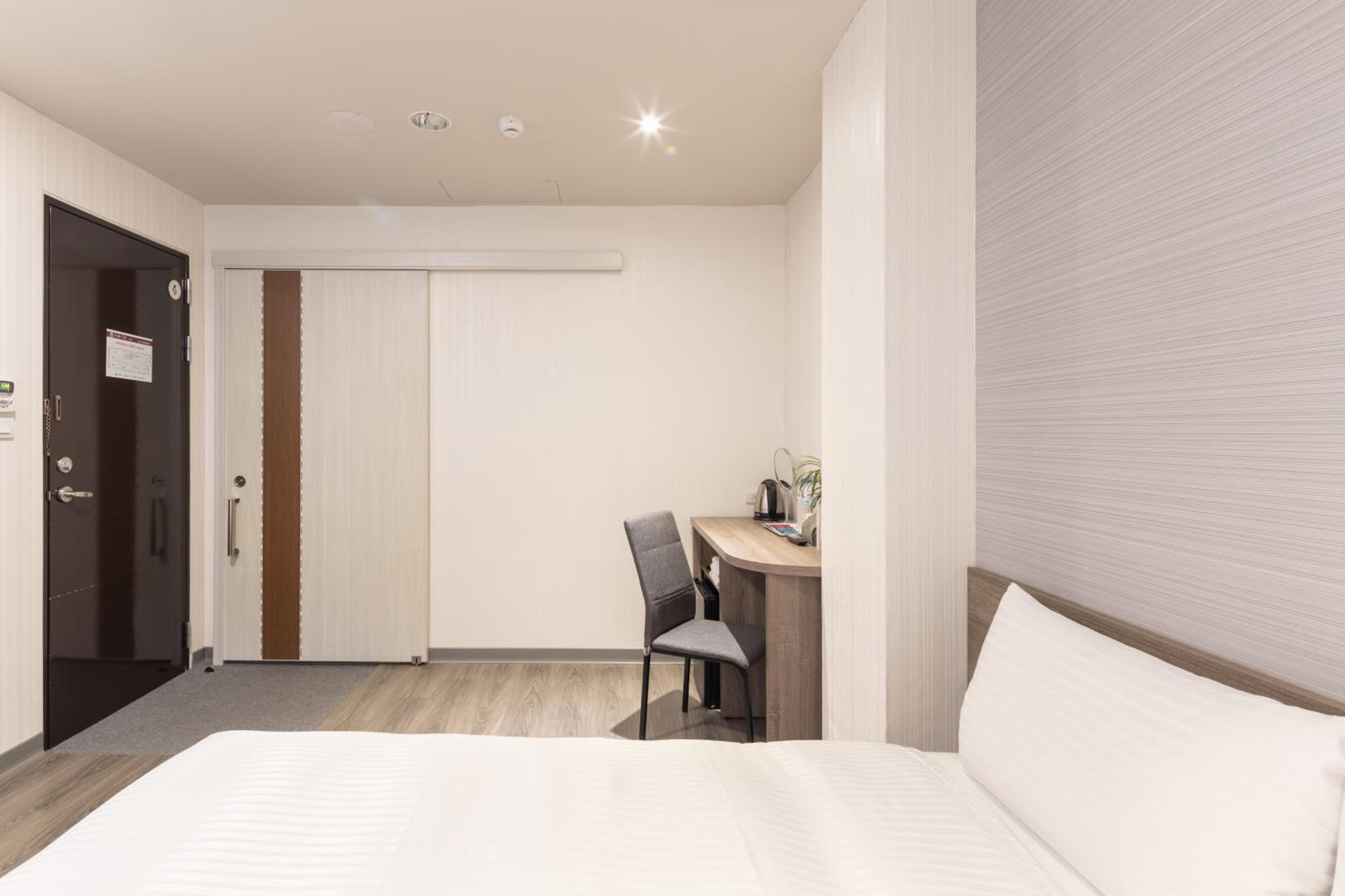 Standard Double Room without Window photo 3