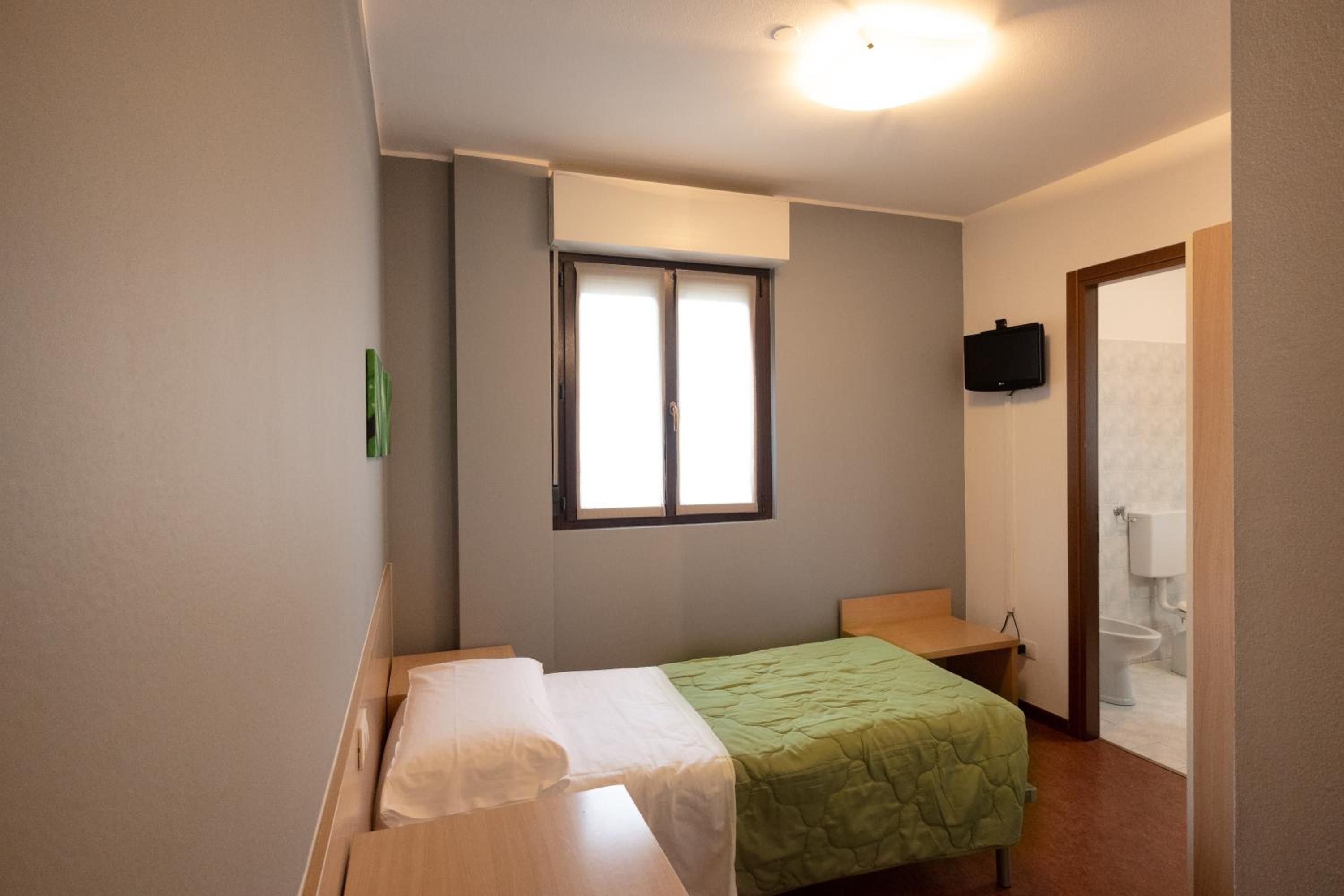 Single Room photo 3
