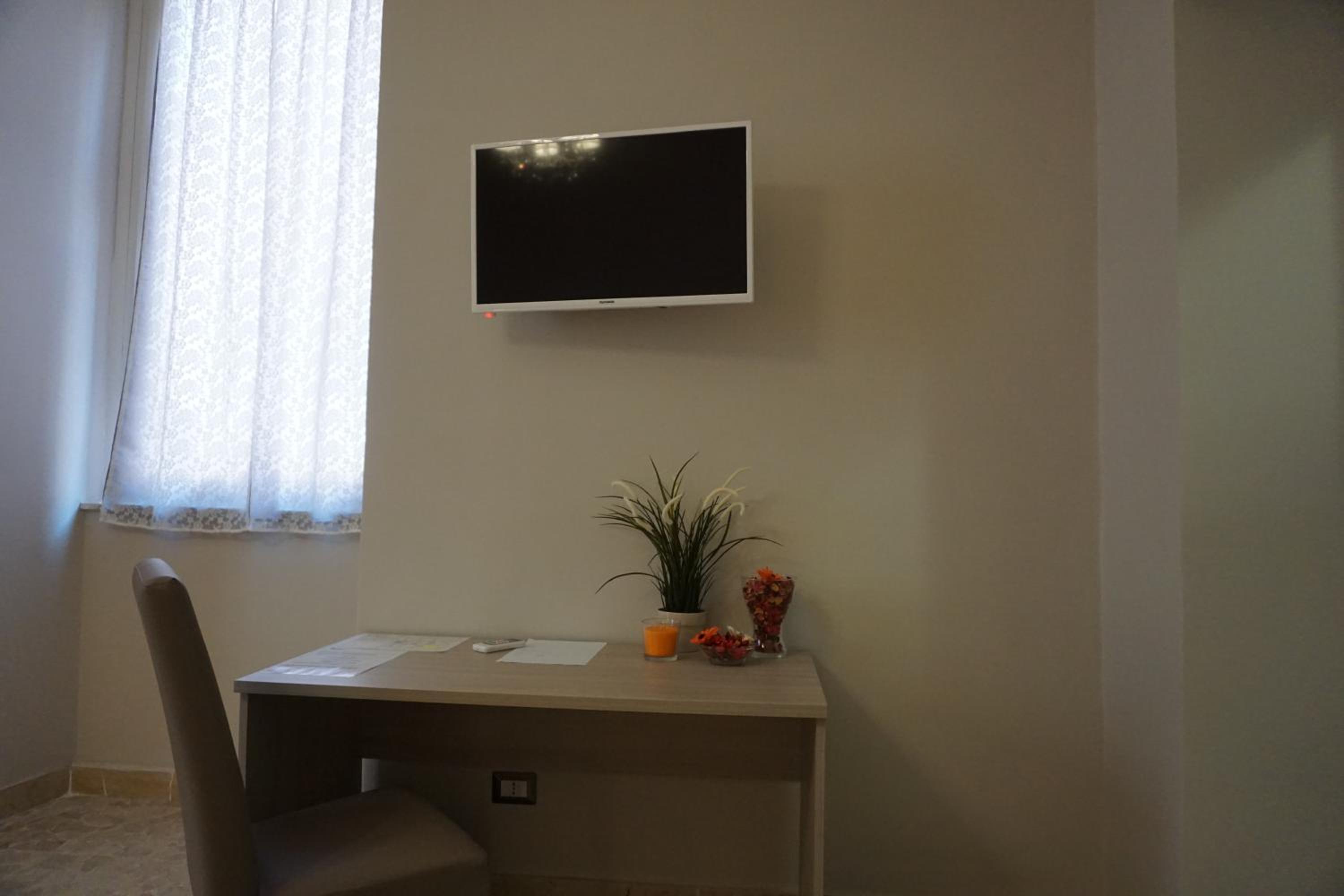 Deluxe Family Suite - Photo 1