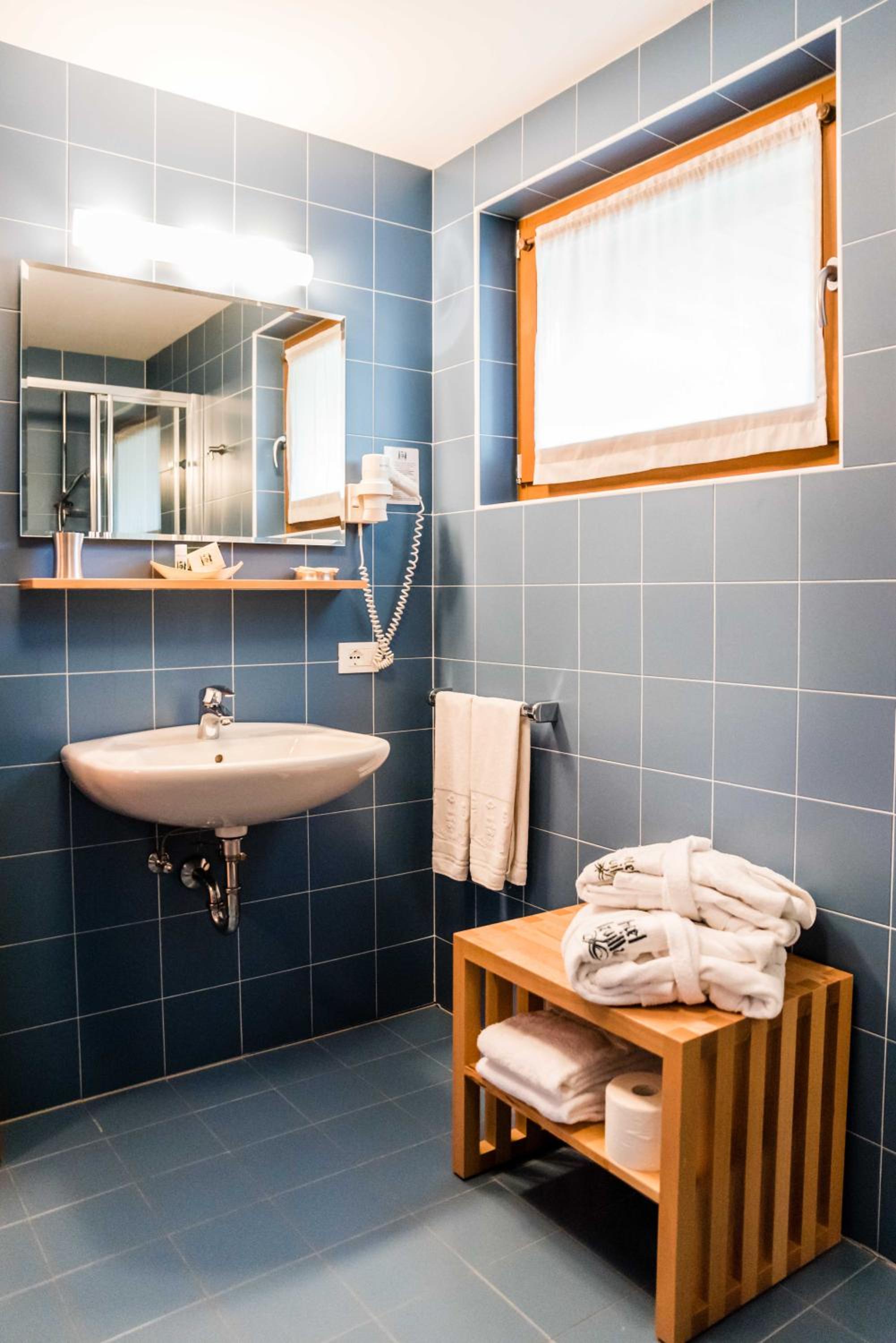 Double or Twin Room with Balcony photo 2