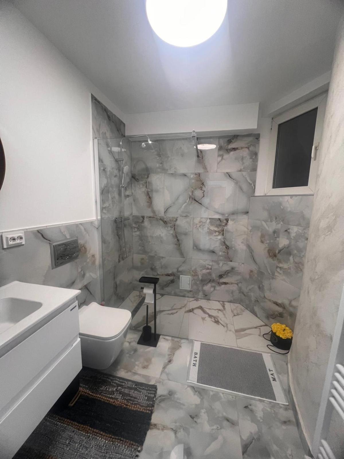 Two-Bedroom Apartment with Water View photo 2