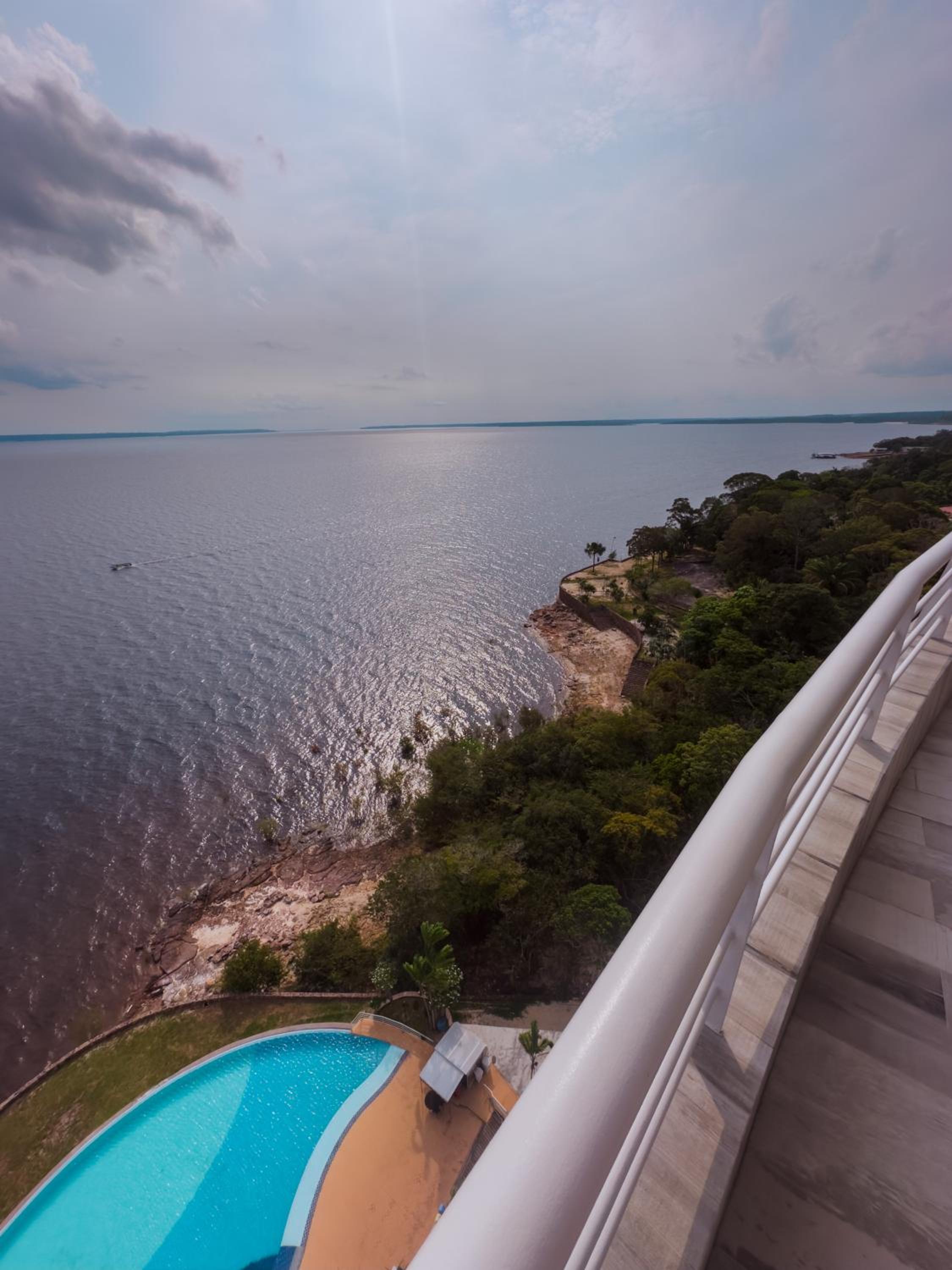 Tropical Executive Hotel — Suite