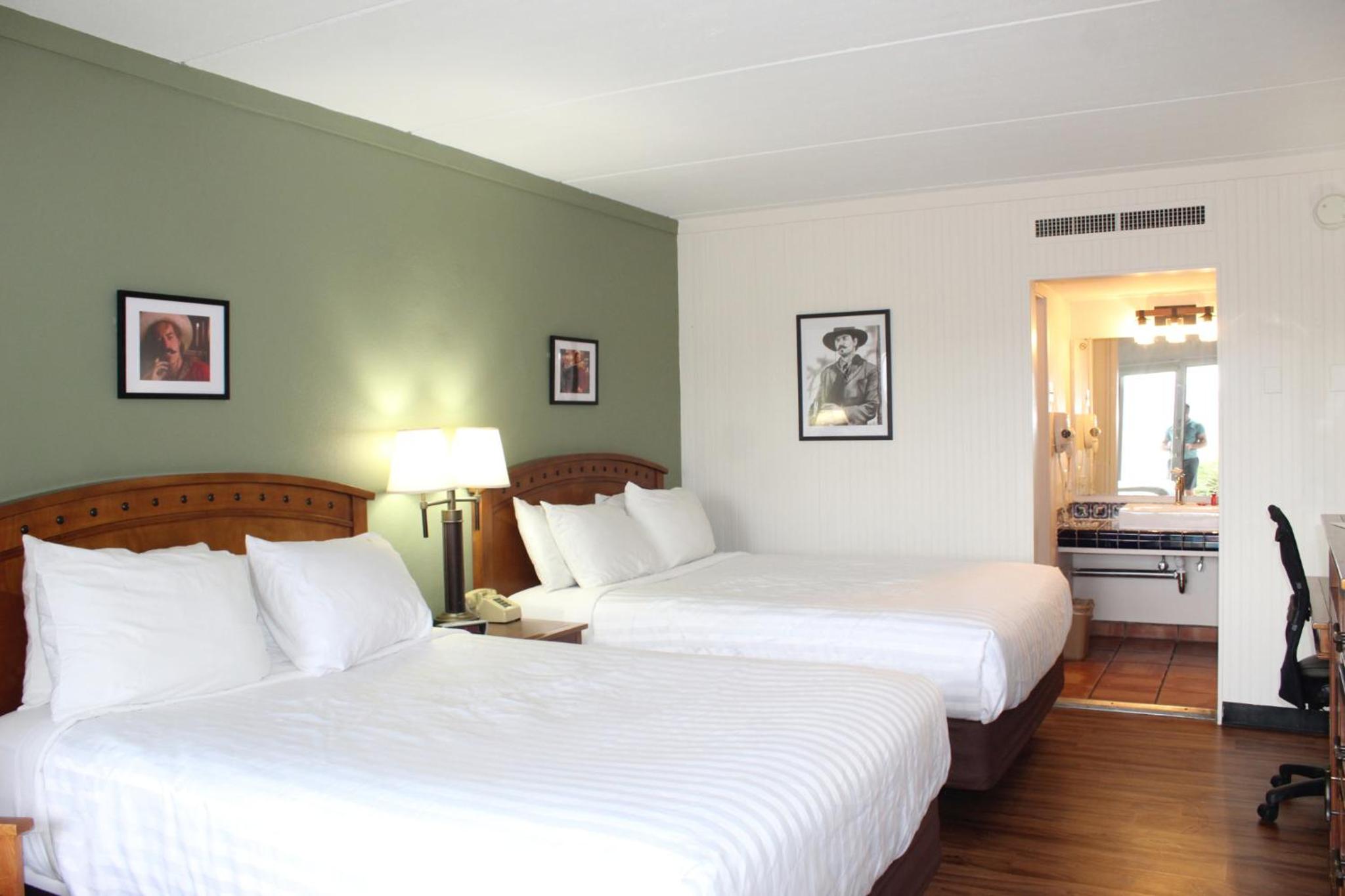 Queen Room with Two Queen Beds - Non-Smoking - Photo 1