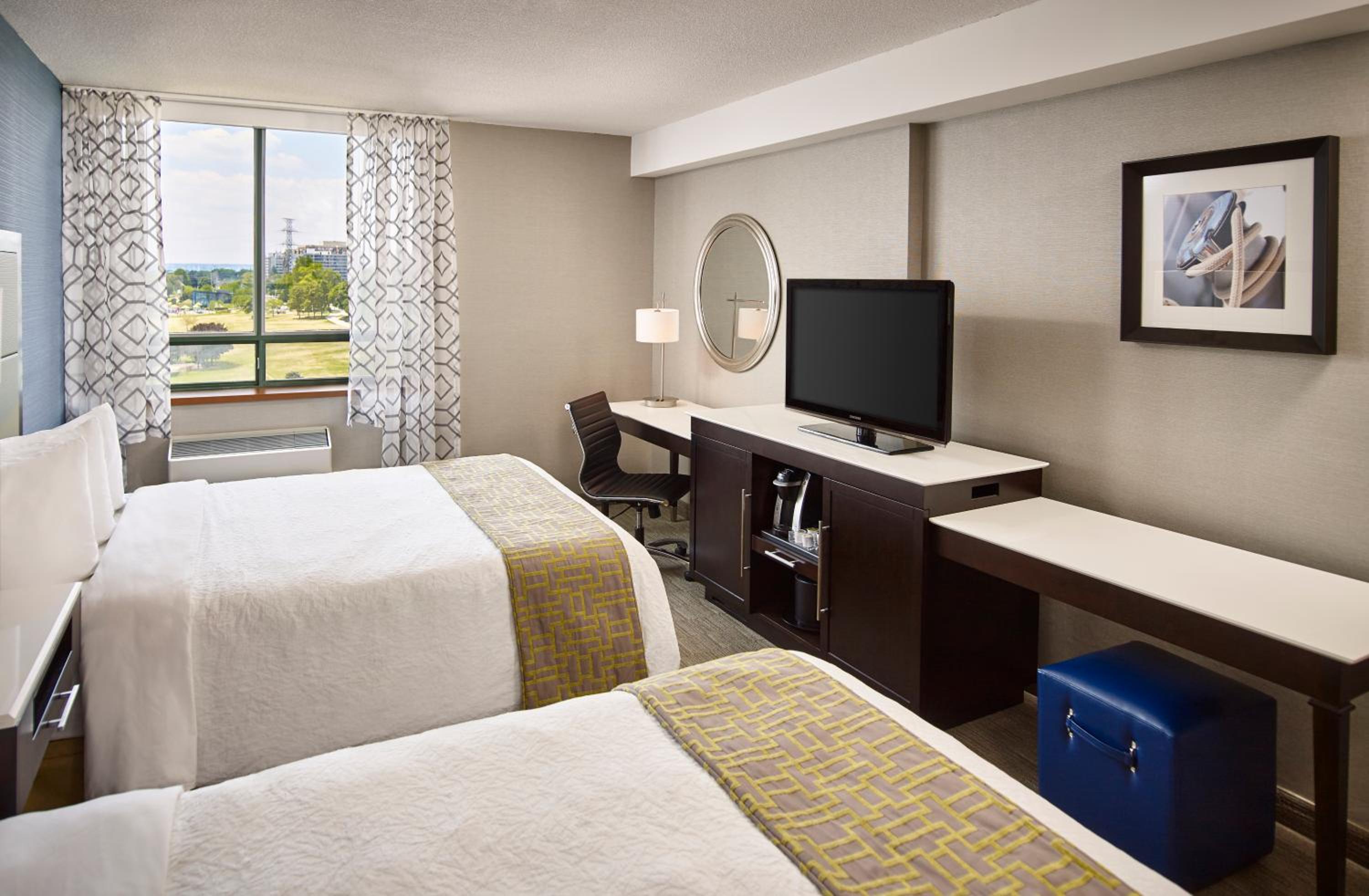 Queen Room with Two Queen Beds with Park View