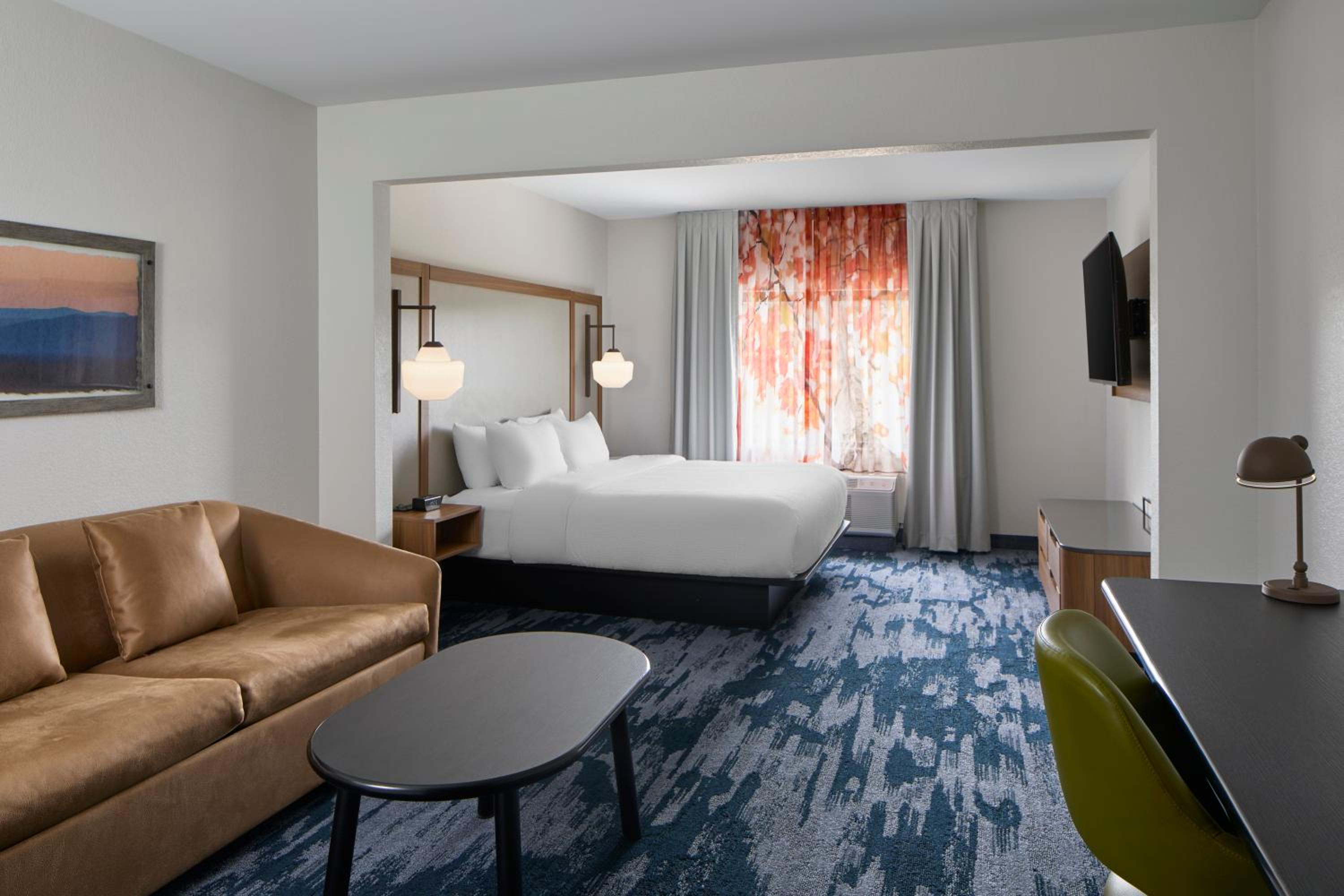 Junior King Suite with Sofa Bed - Photo 3