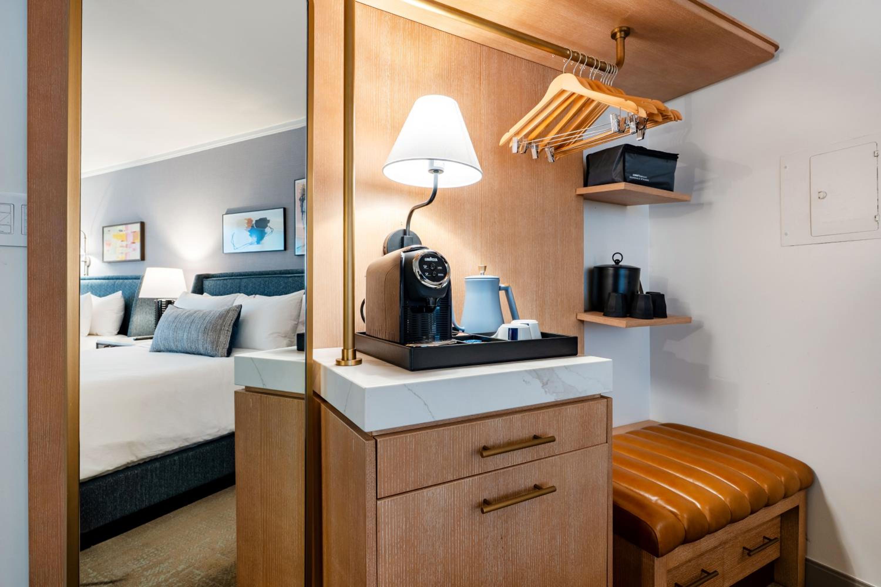 The Longworth Junior Suite - King with Sofa Bed photo 3