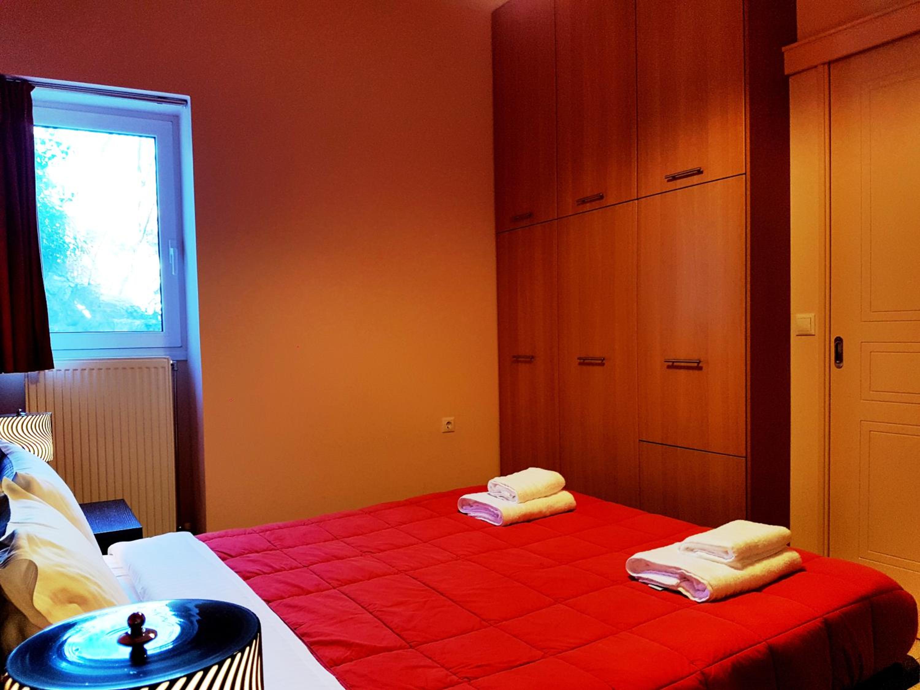 Suite - Photo 1