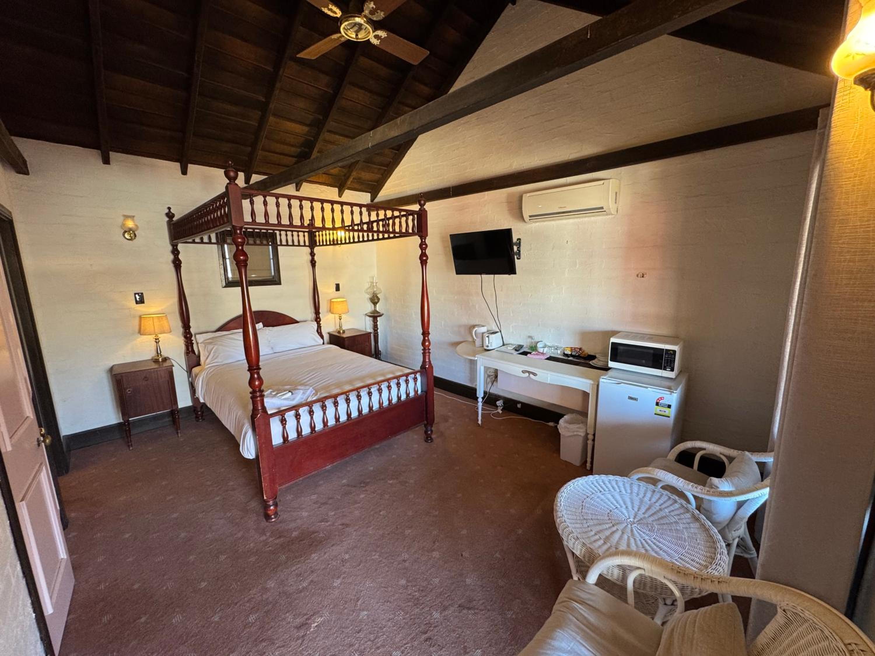 Budget Double Room photo 3