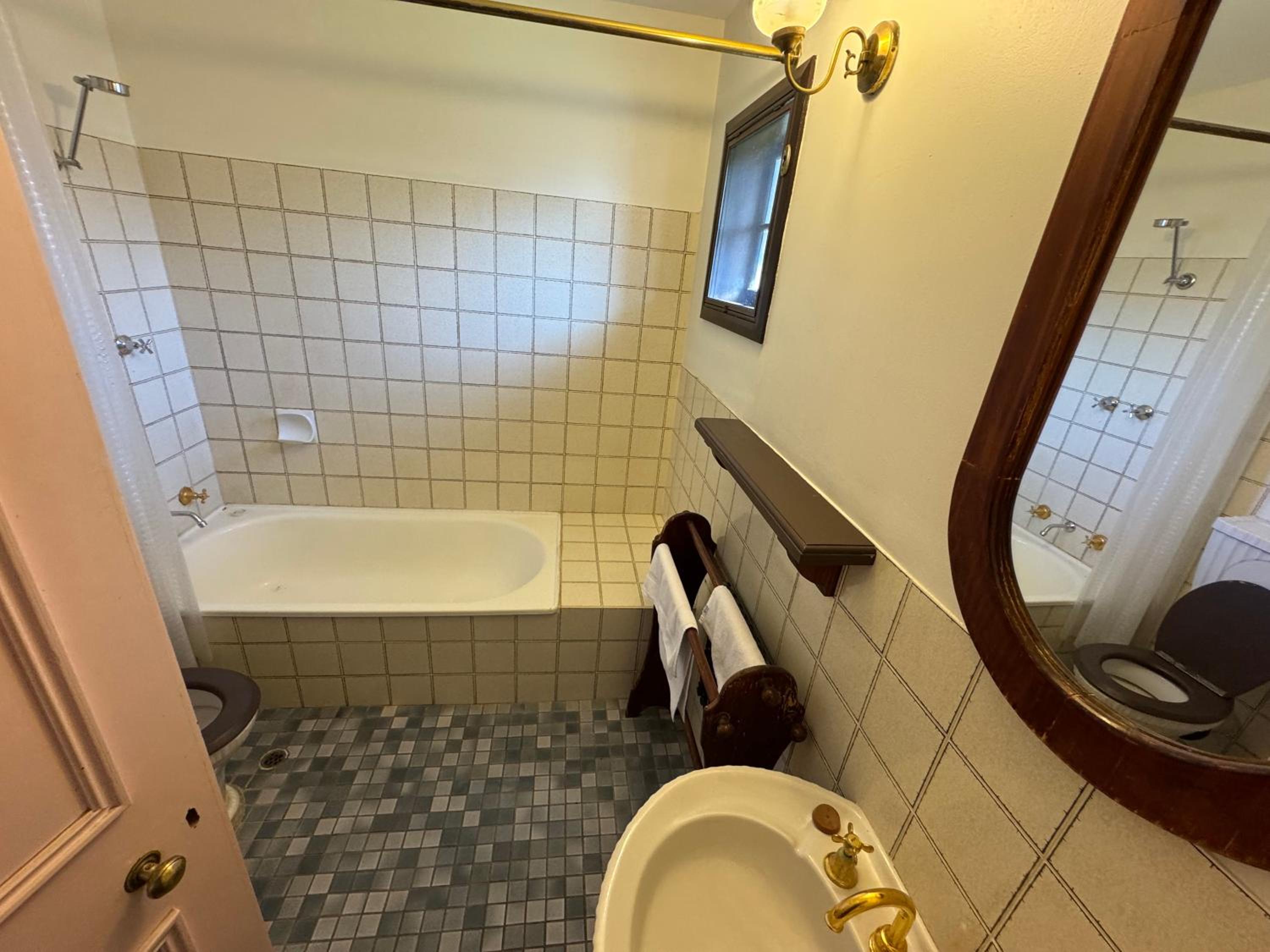 Budget Double Room photo 3