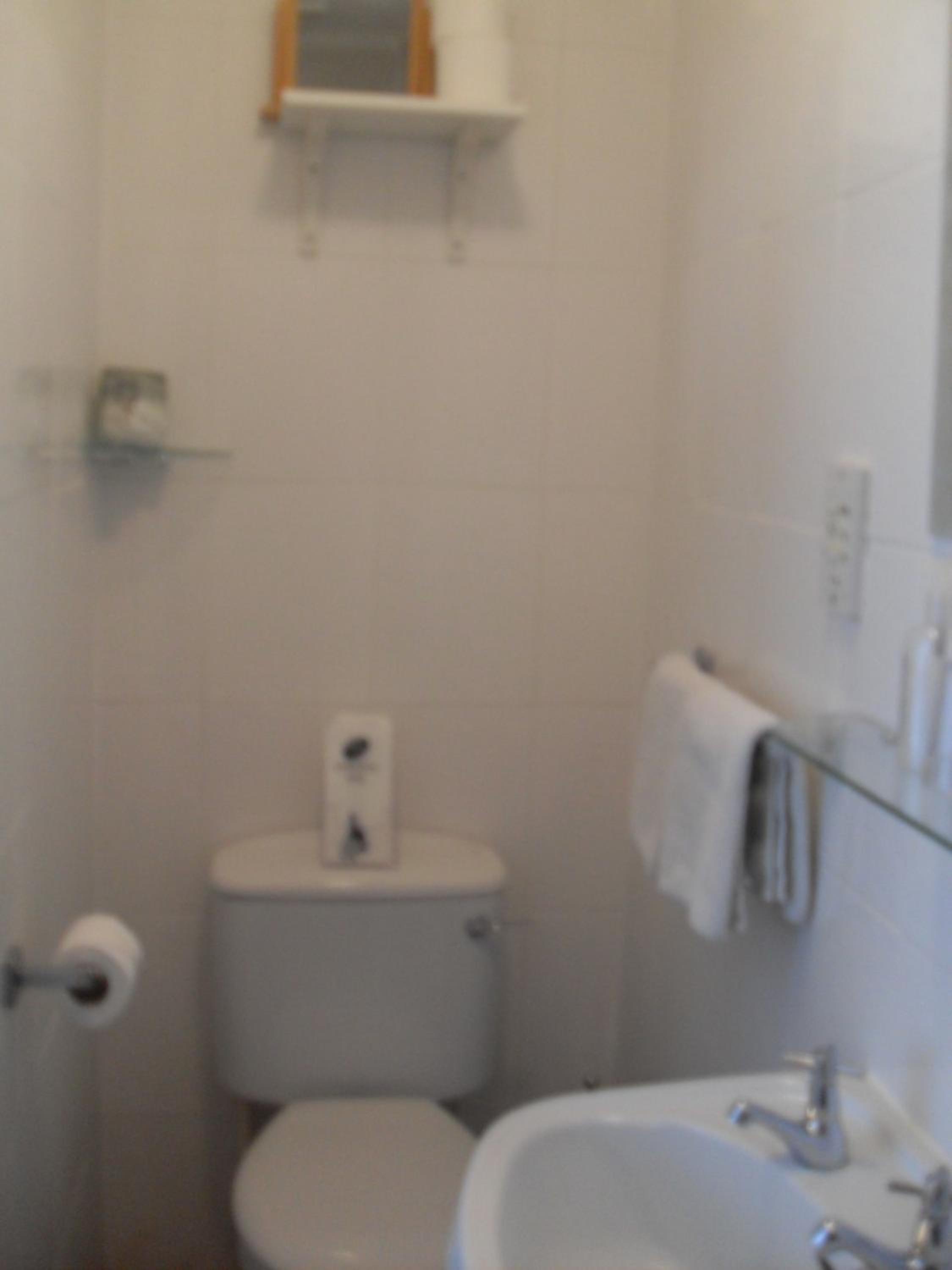 Twin Room - Photo 6