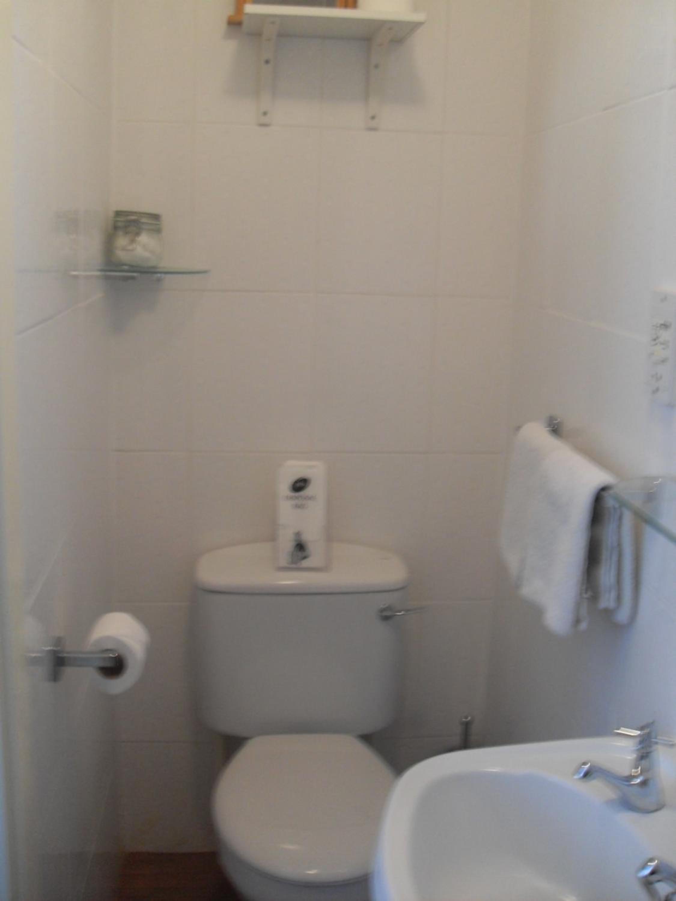 Double Room - Photo 7