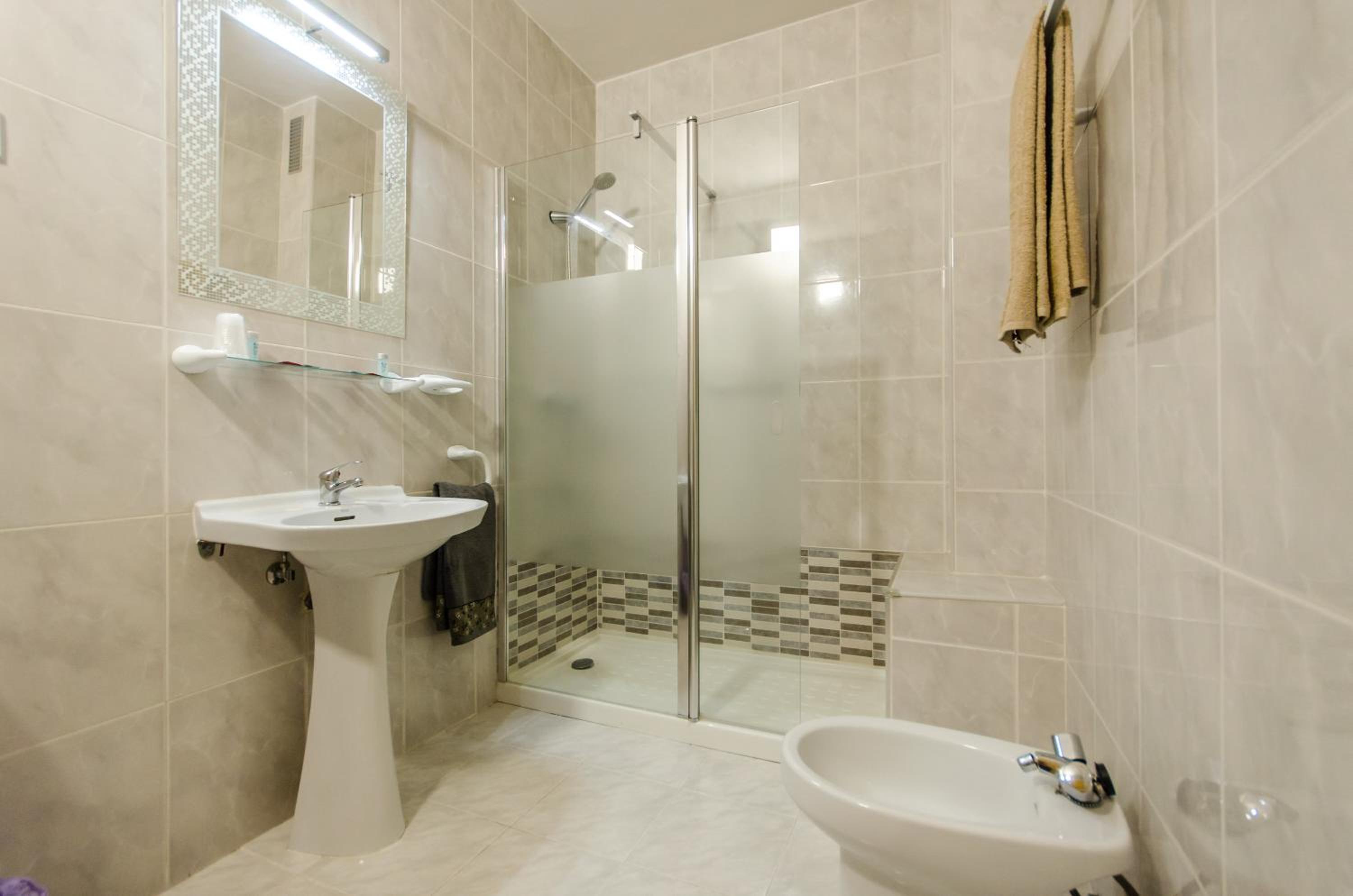 Large Single Room photo 3