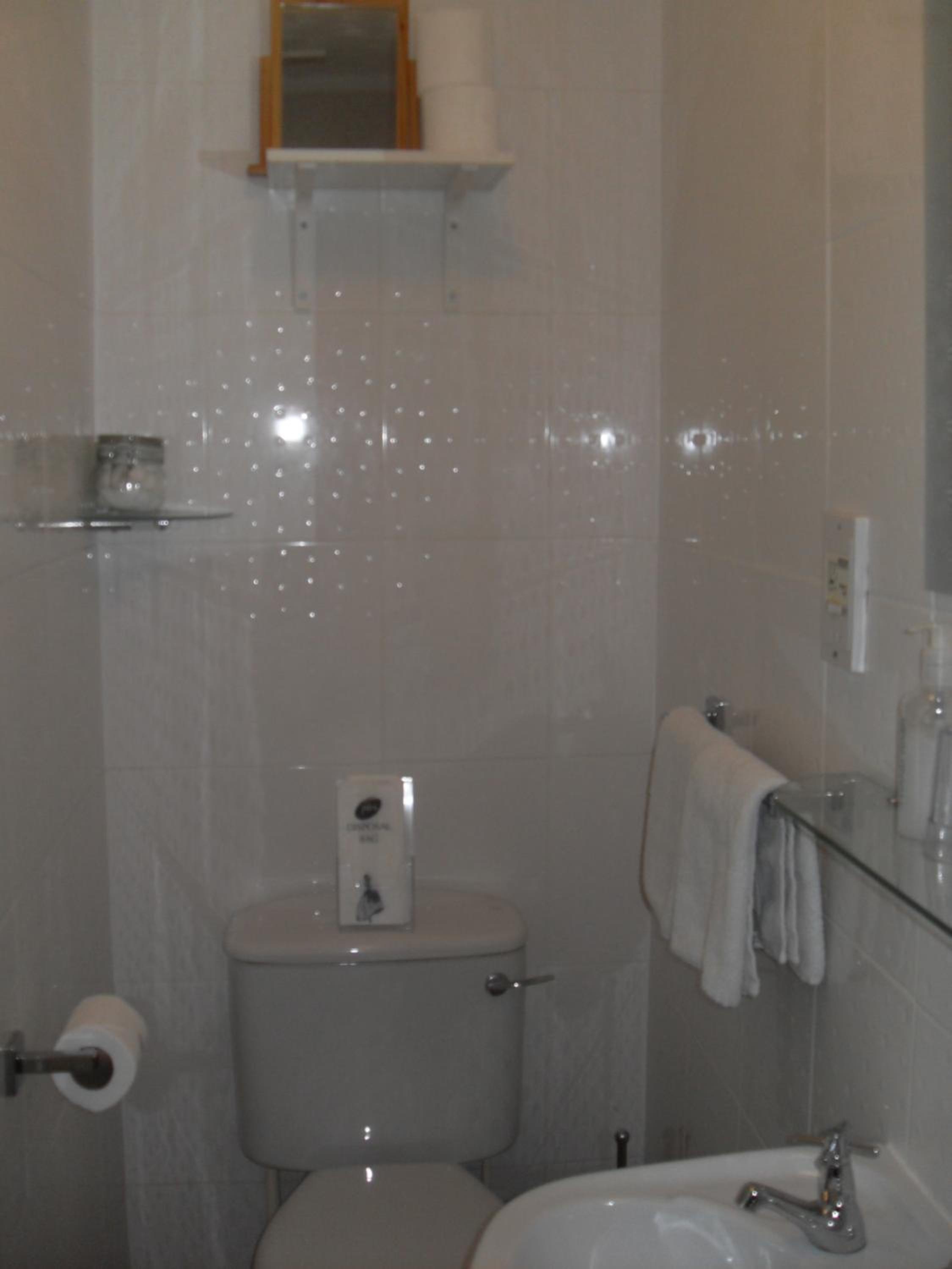 Double Room - Photo 8