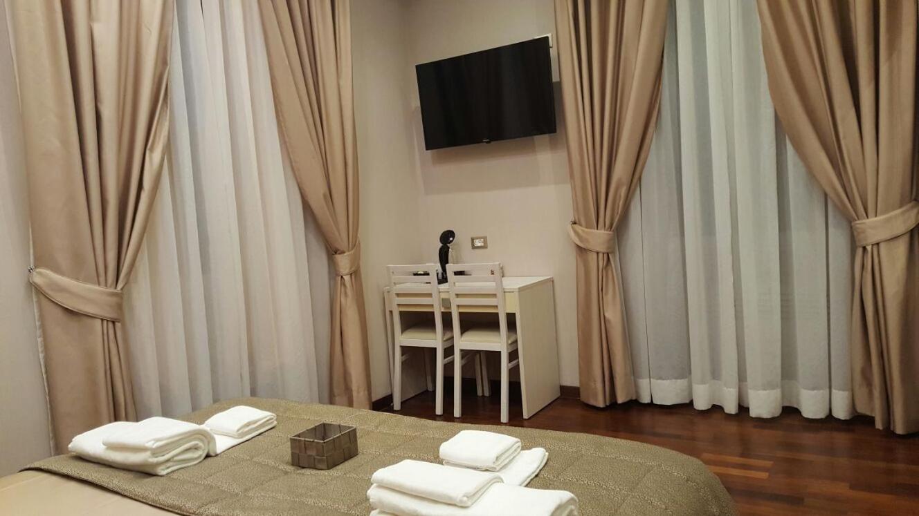 Suite with Coliseum View photo 1