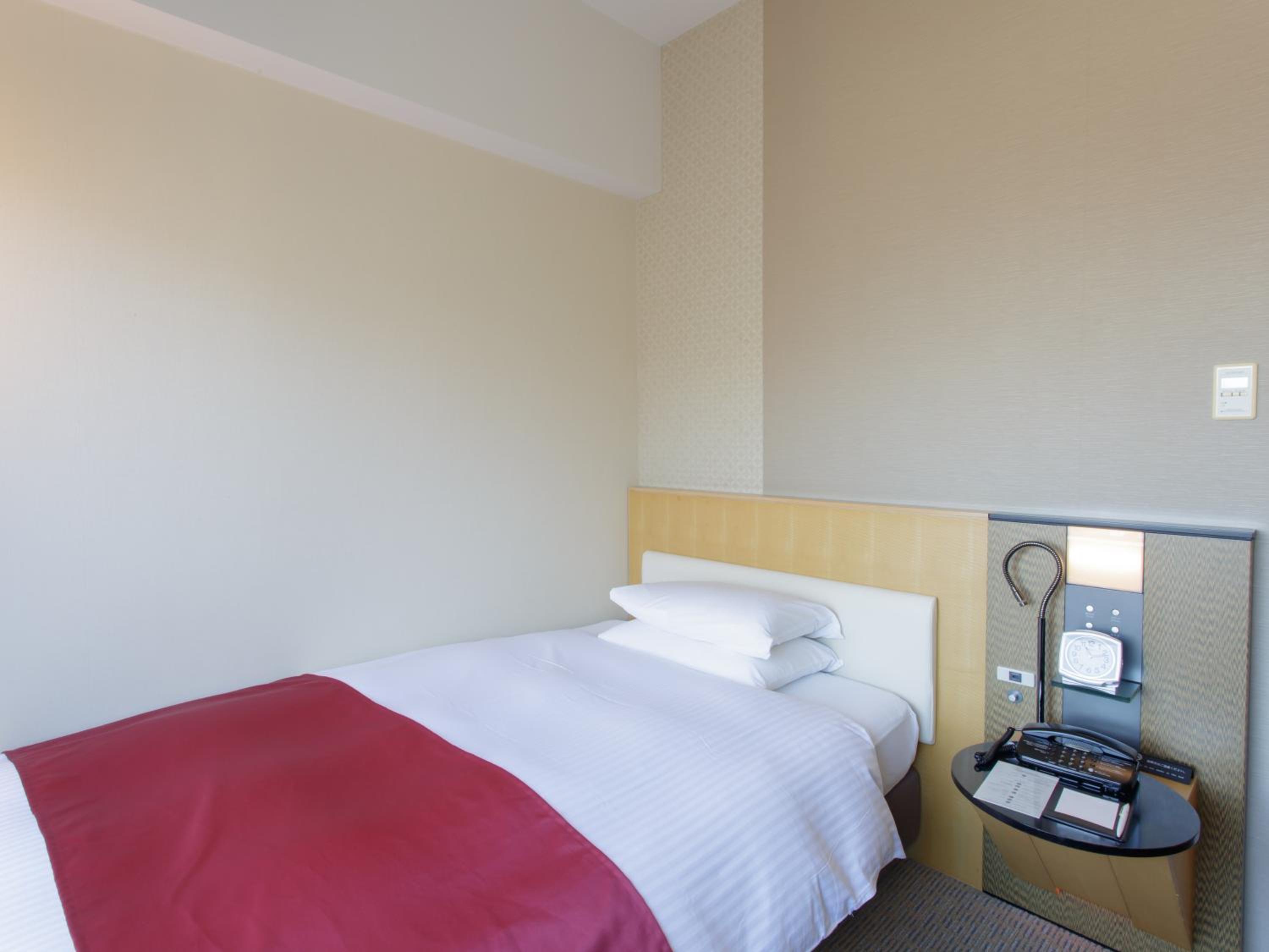 Single Room thumbnail 6