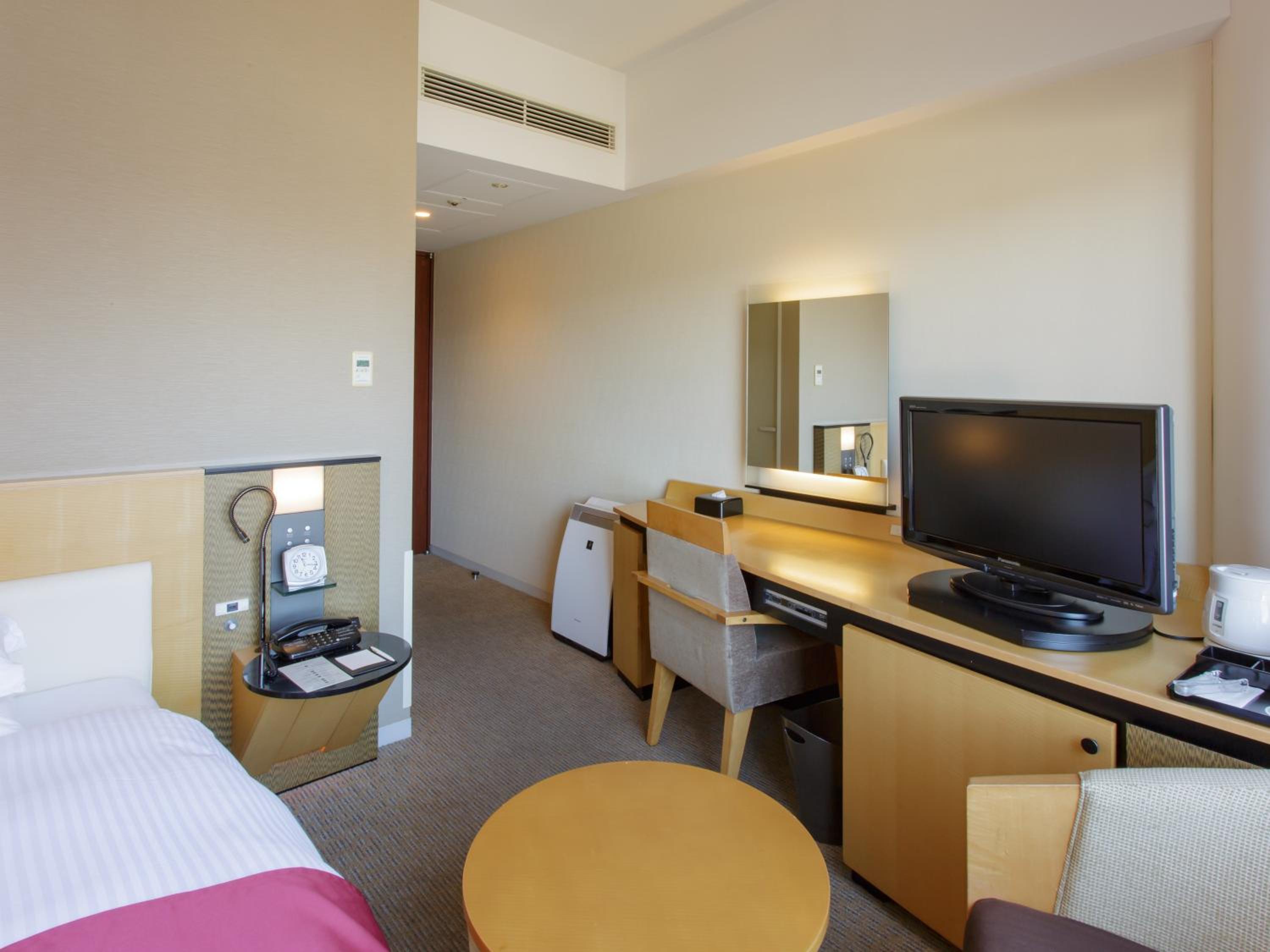 Single Room thumbnail 5