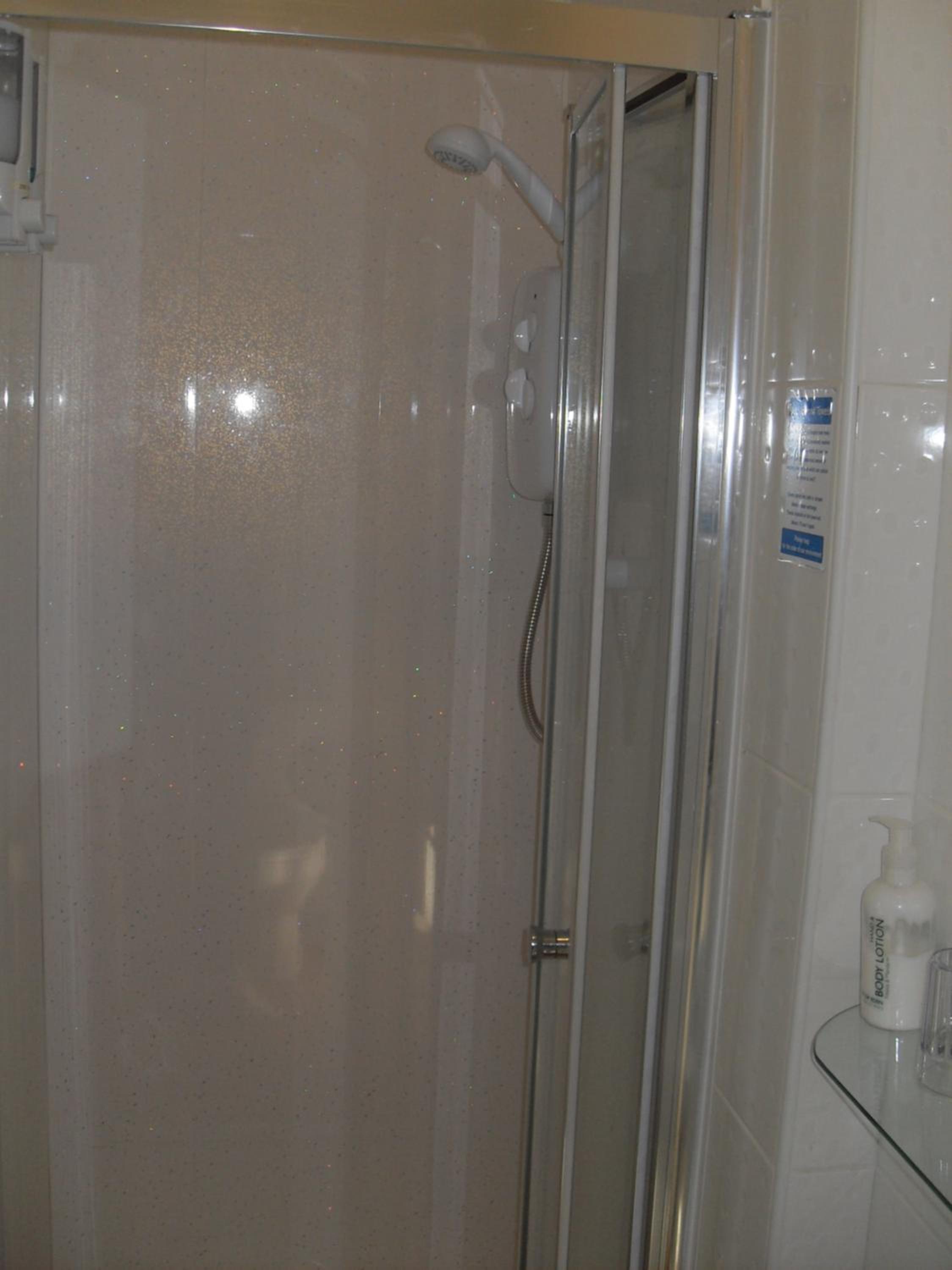 Double Room - Photo 17