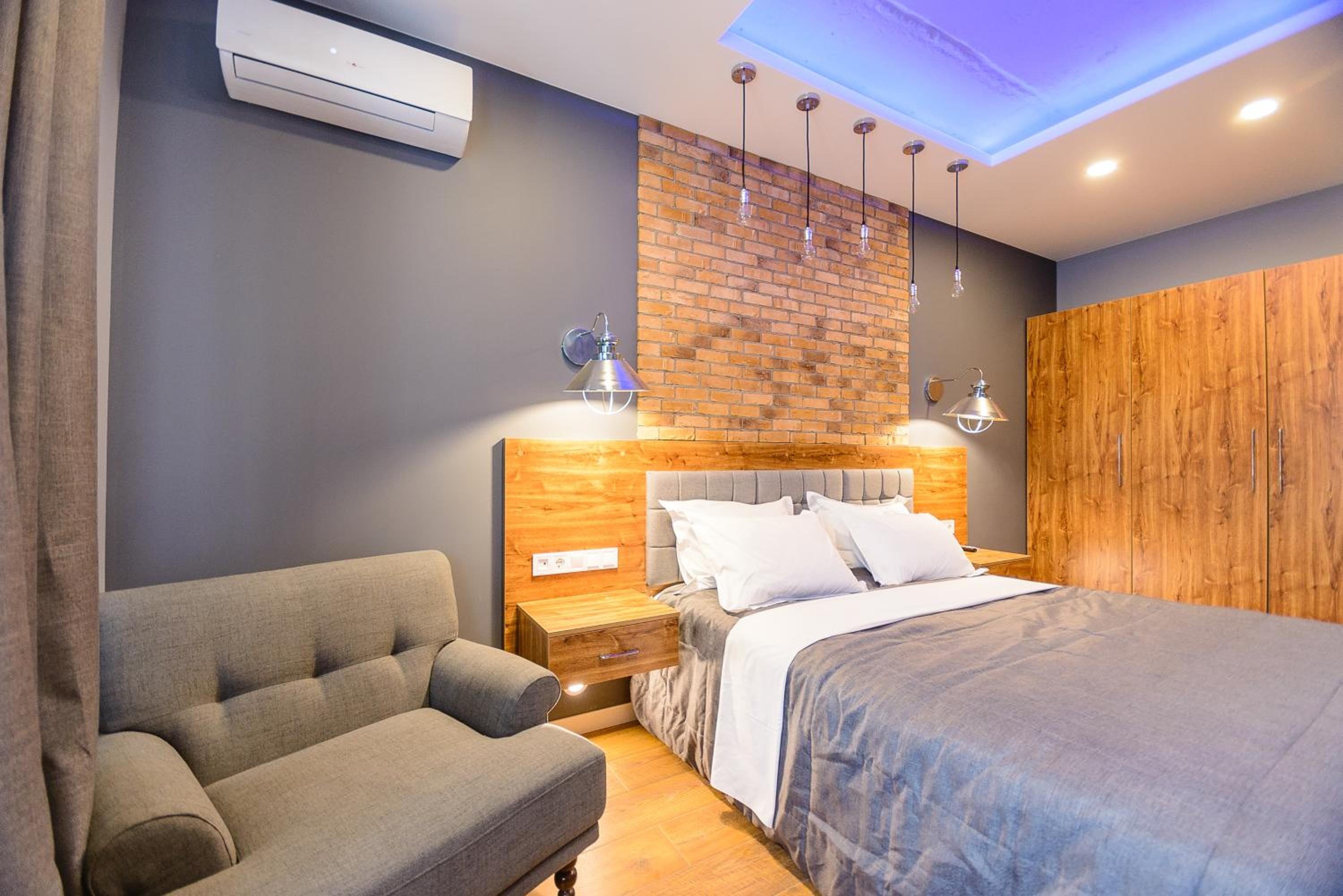 Loft Ground floor studio apartment with Bath, Baseina Street 23