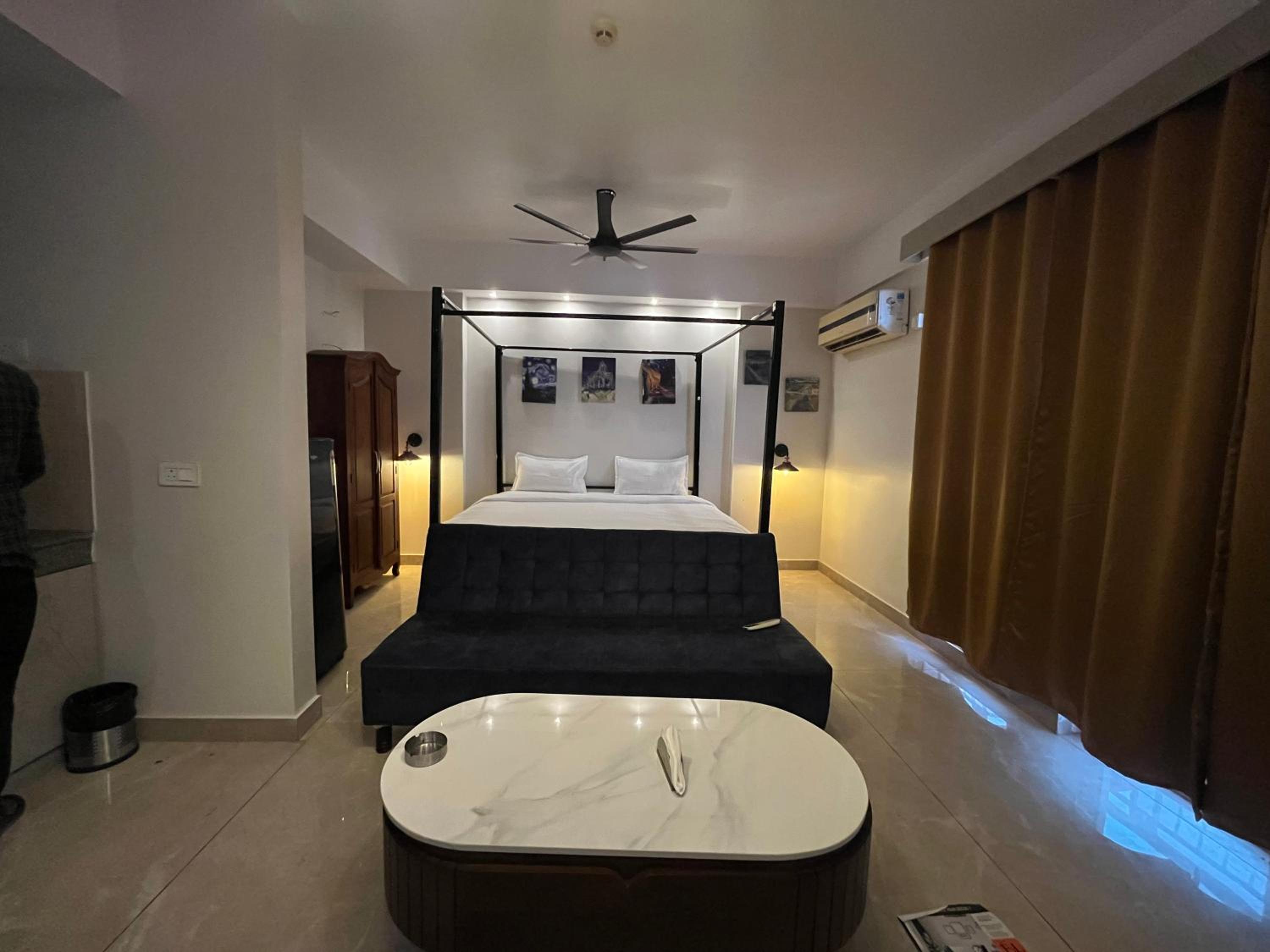 Apartment with View and Balcony photo 2