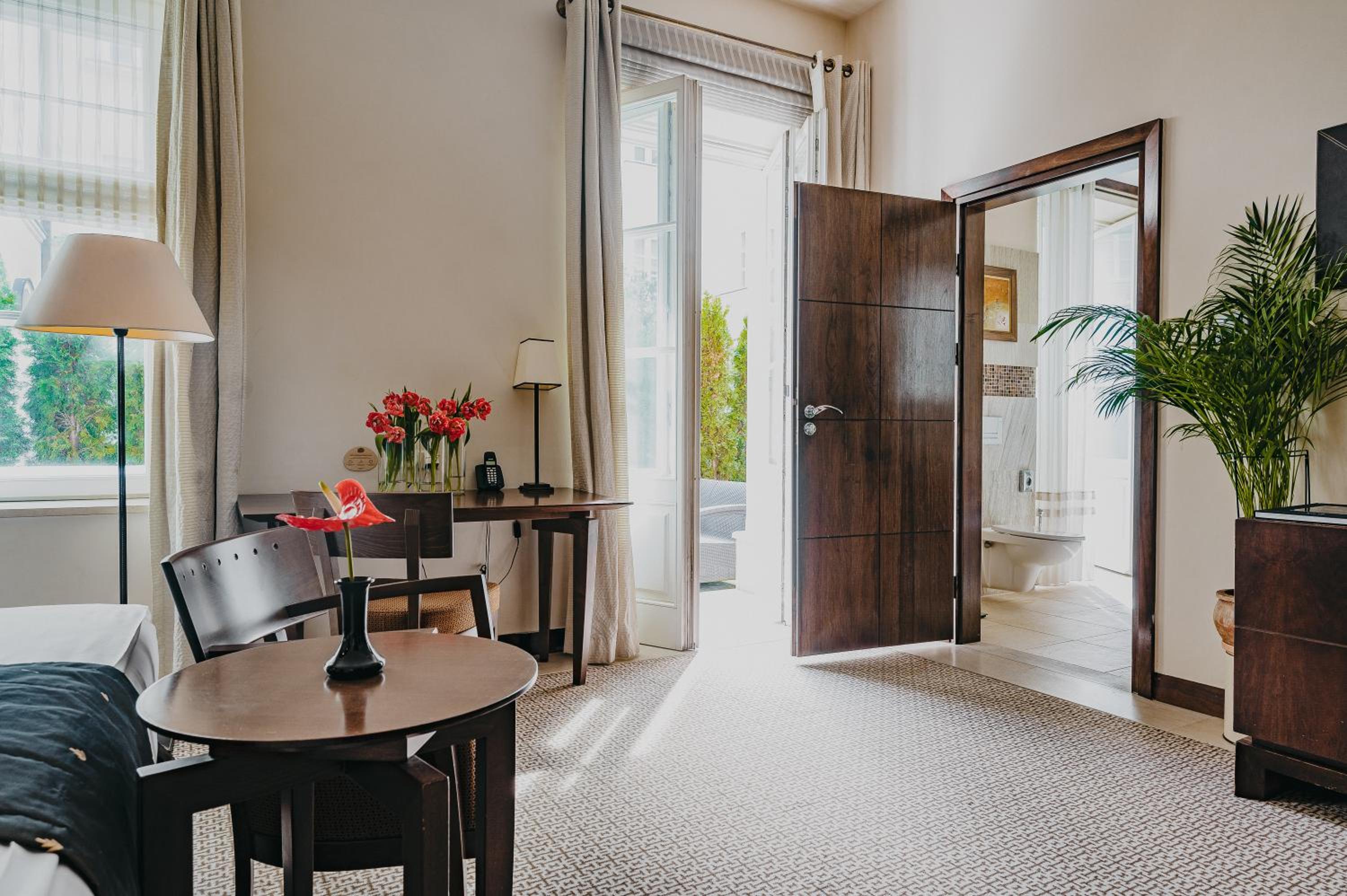 Standard King Room - Photo 2