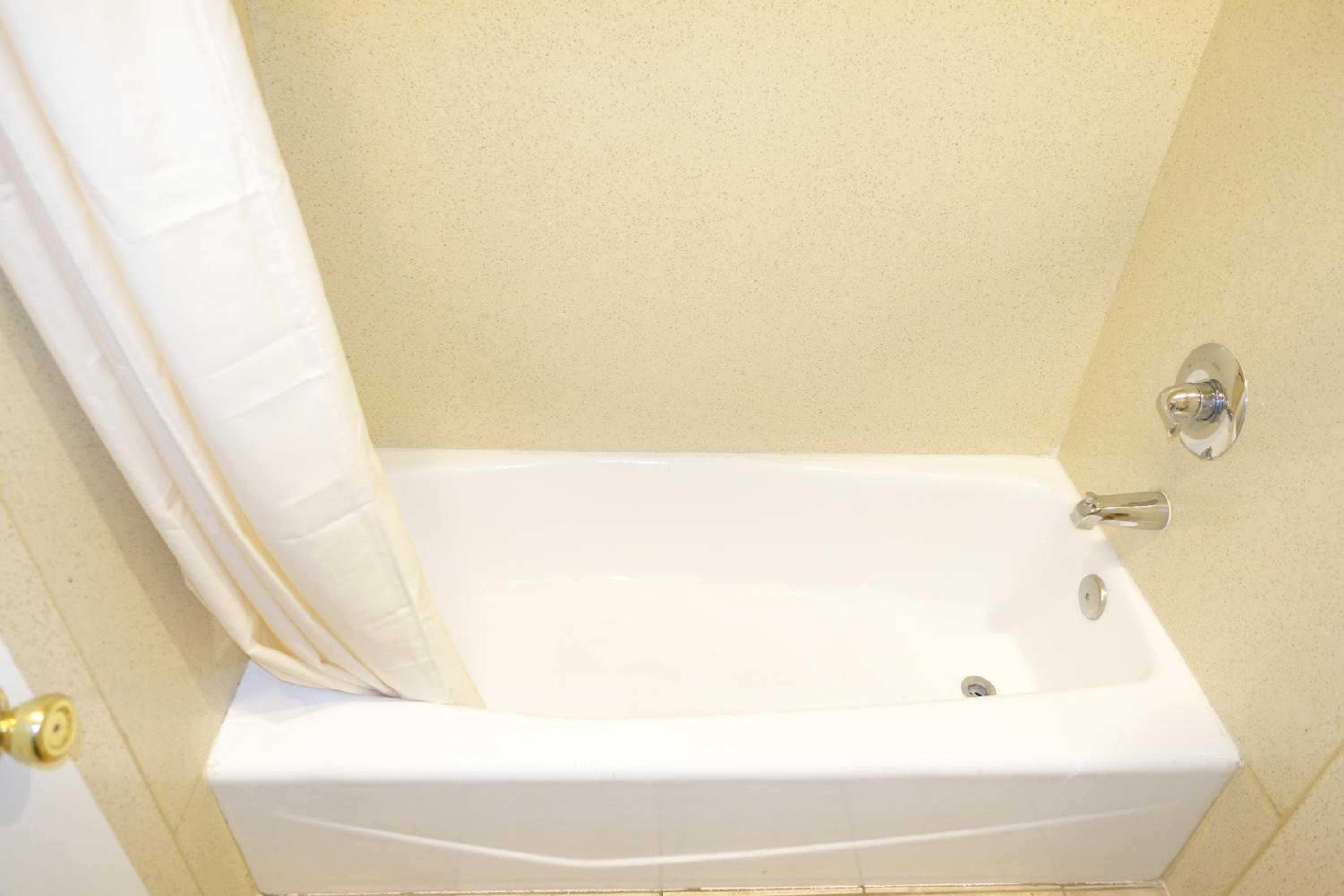 Queen Room with Two Queen Beds photo 3