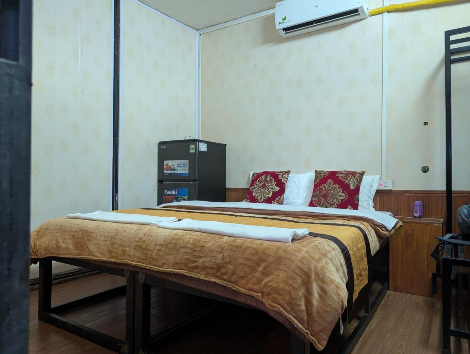 Queen Room photo 1
