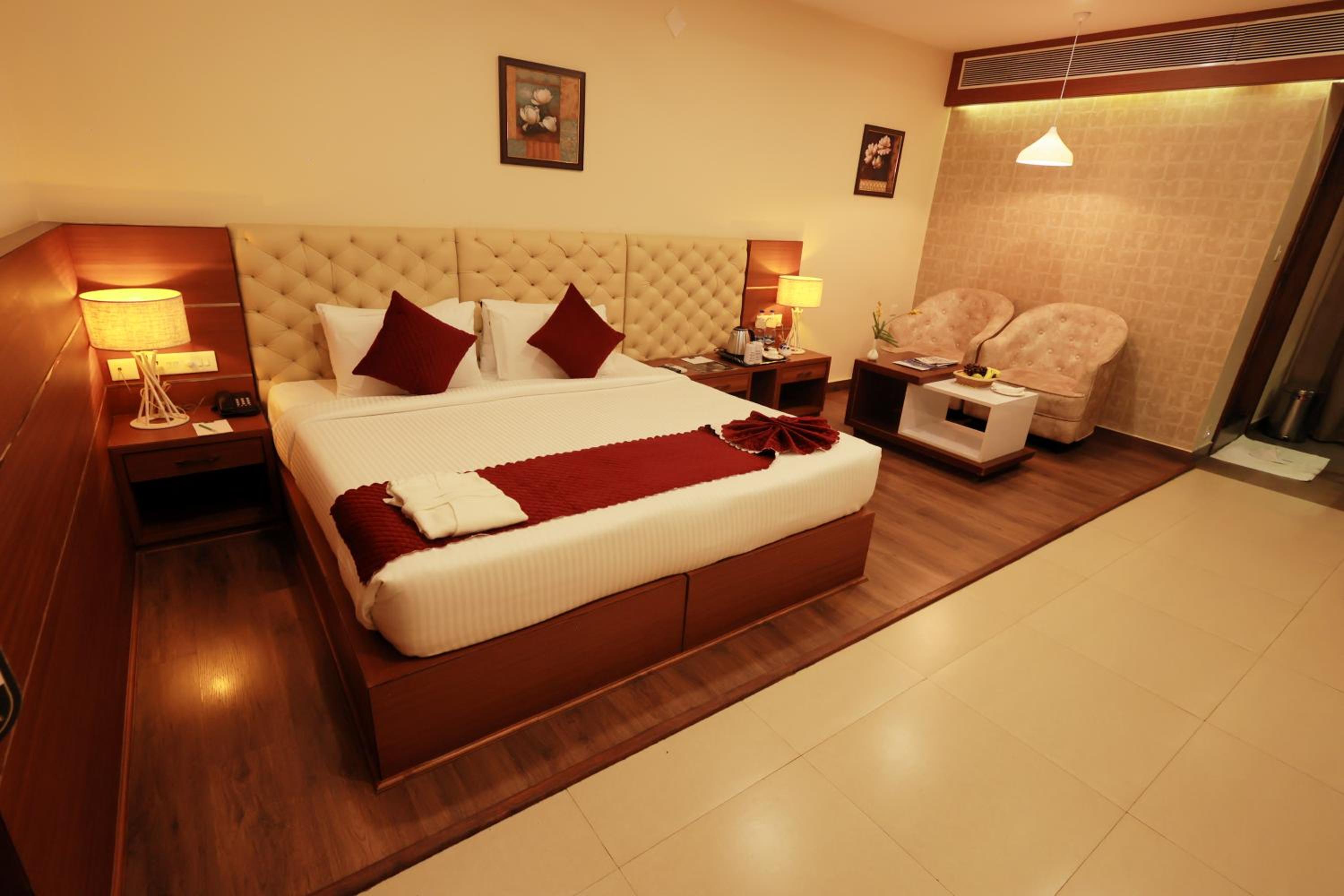 Deluxe King Room photo 3