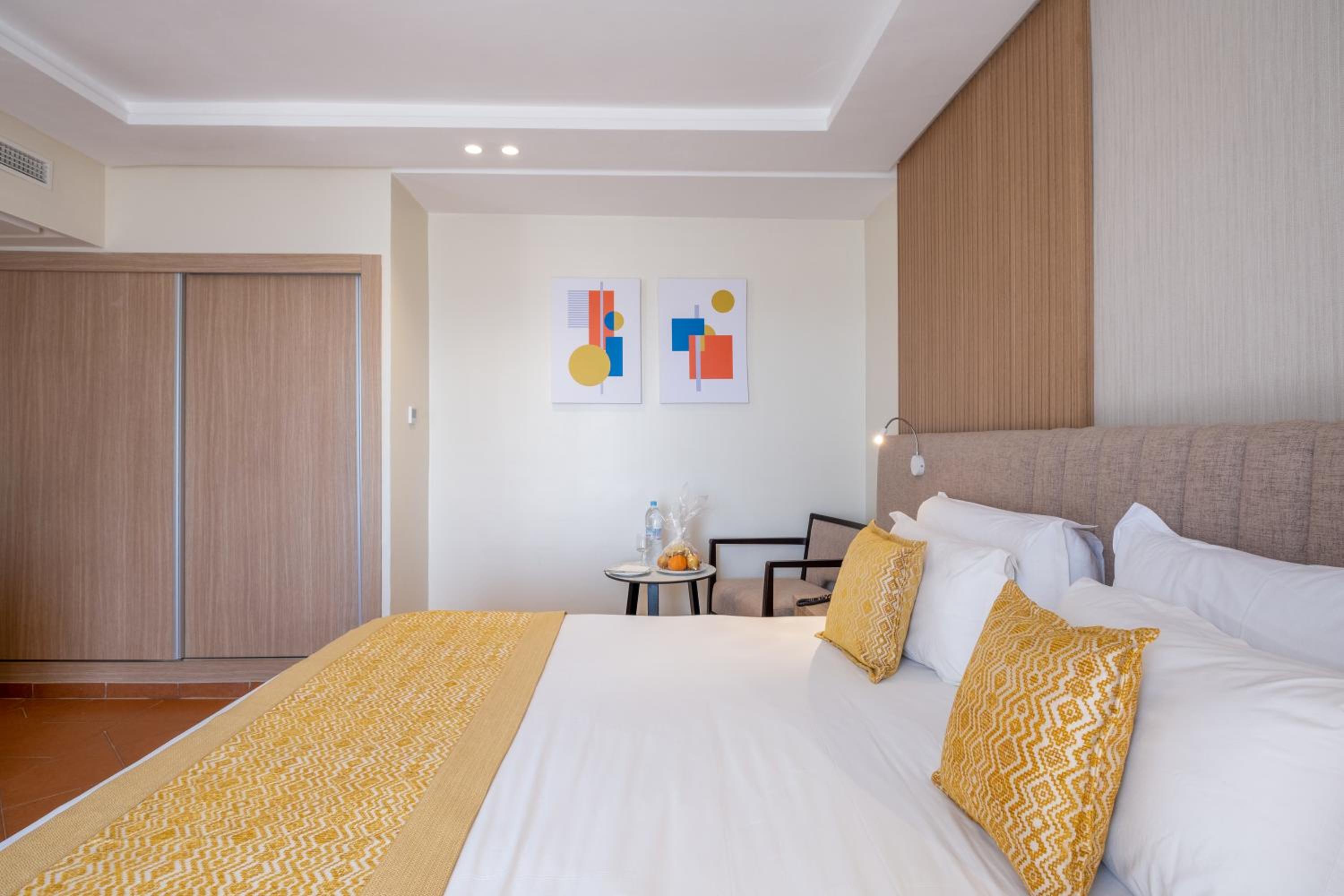Premium Room King Size Bed Pool View / Sea Side View