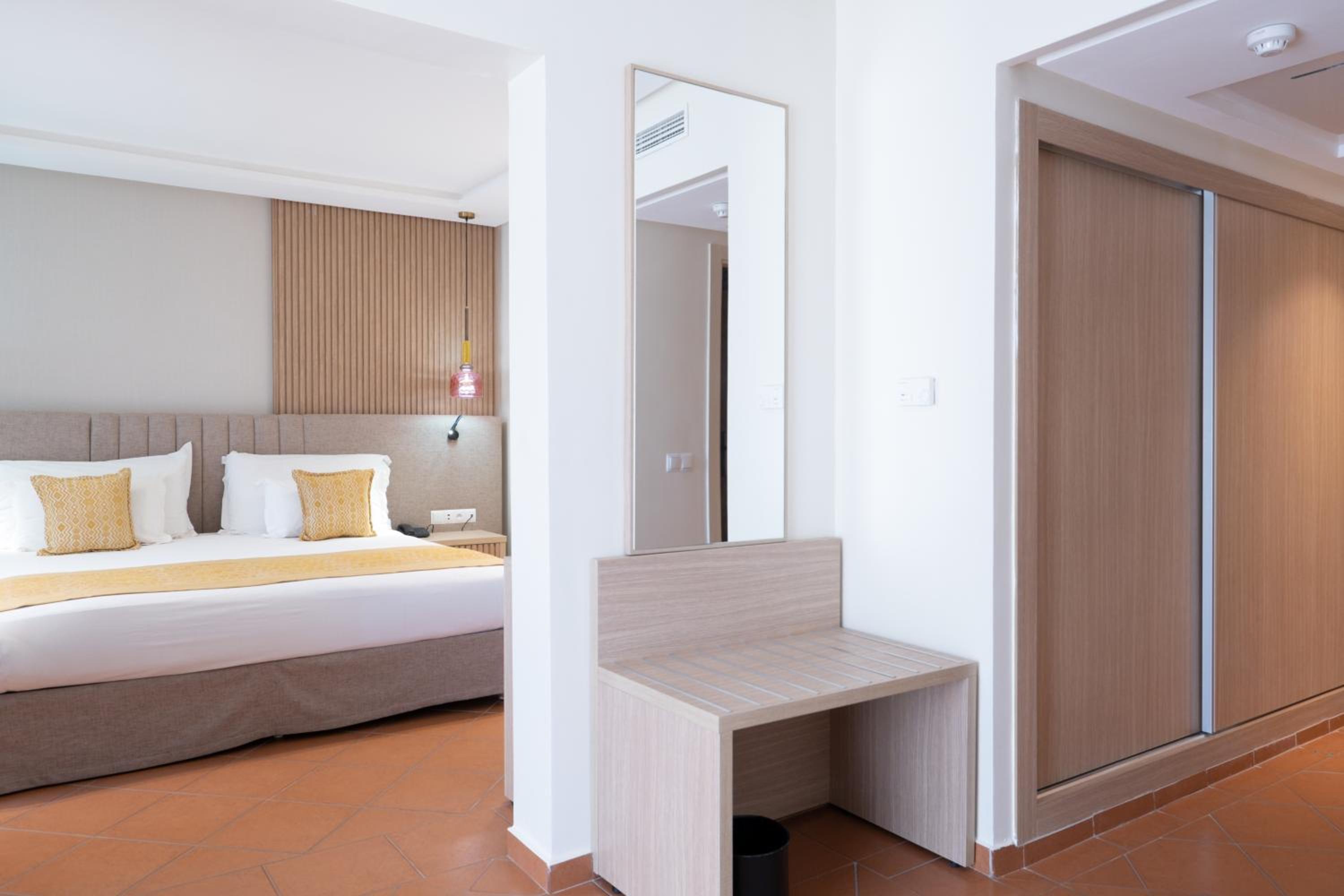 Prestige Suite King Size Bed Sea View